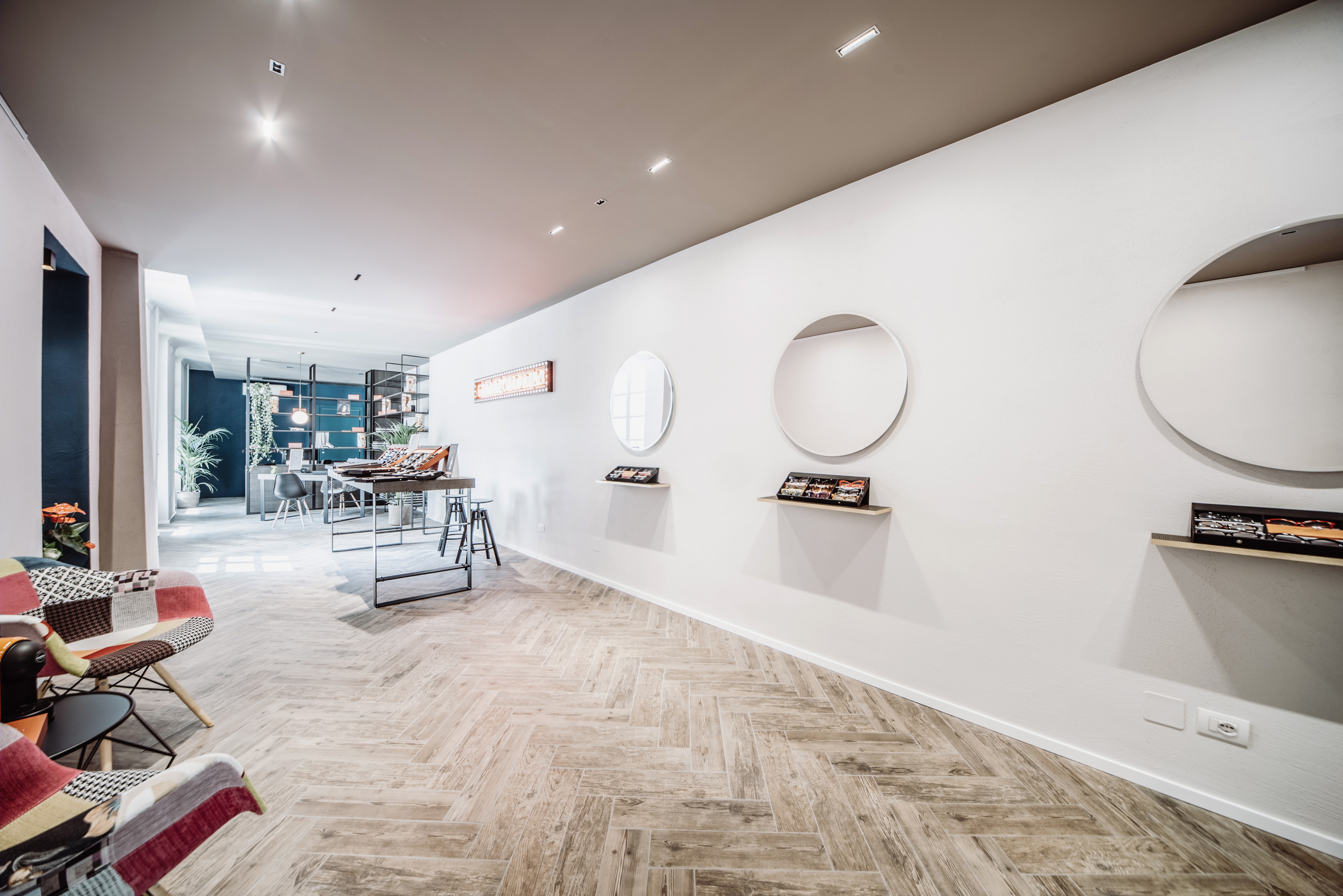 2018 年完成的“都灵制造”眼镜店室内设计-5