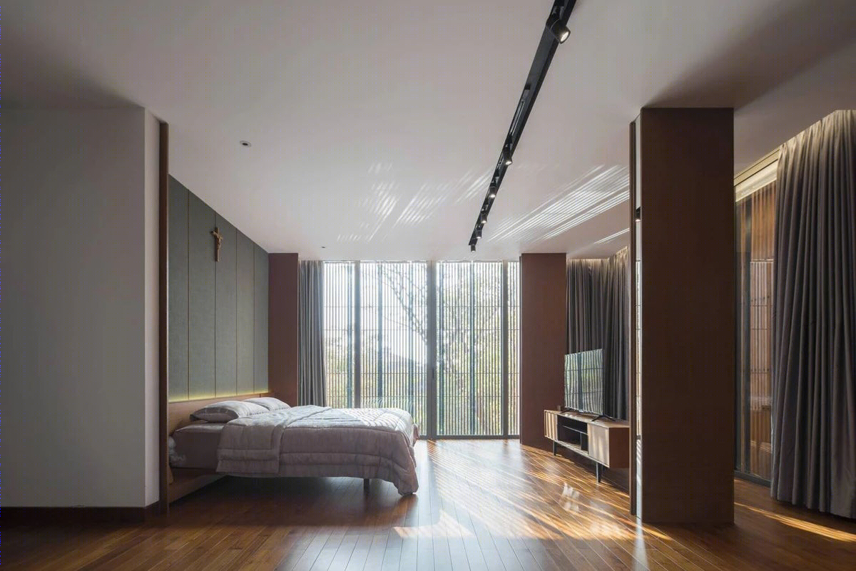 Serene Timber Screen House in Jakarta-19