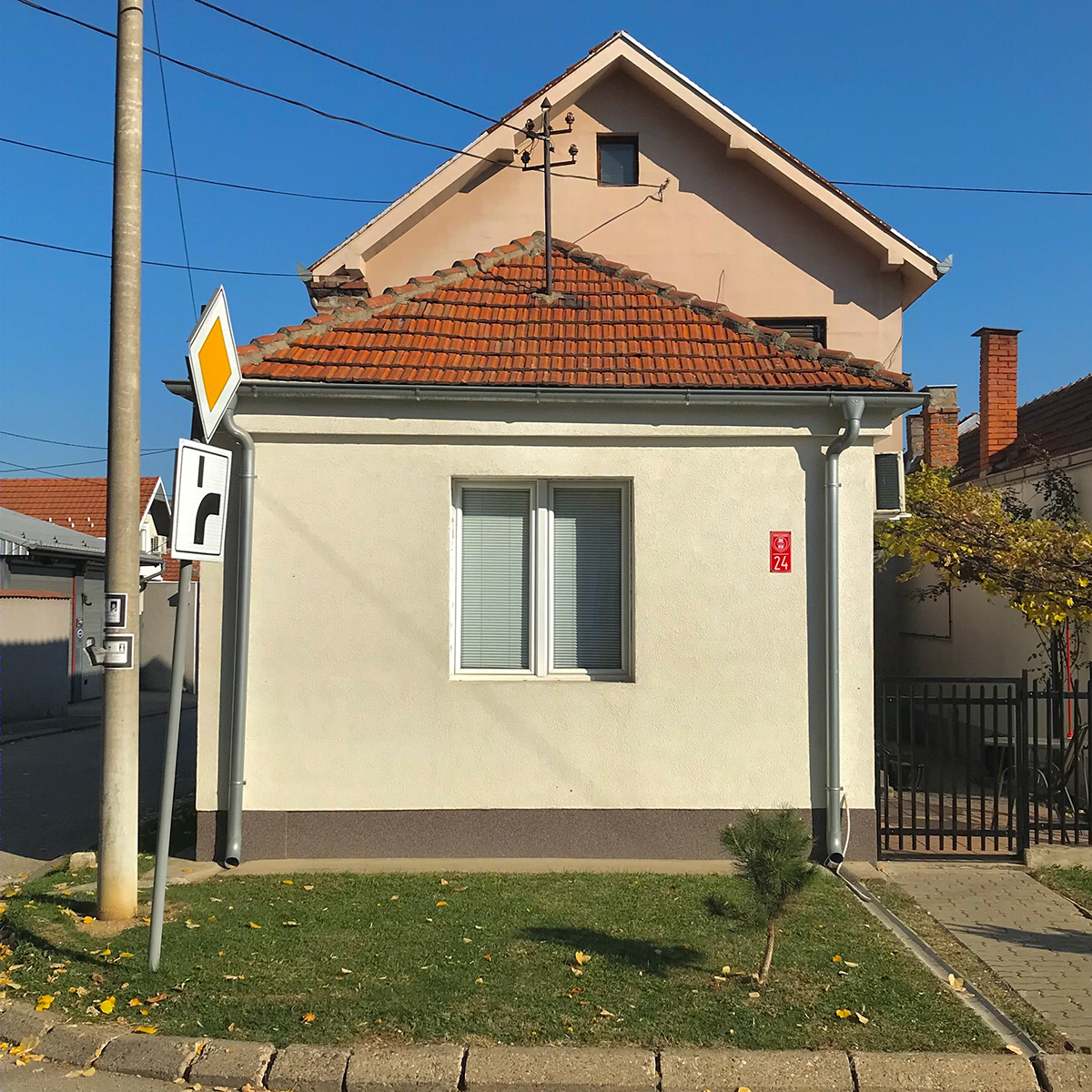 Minimalism with phone-8