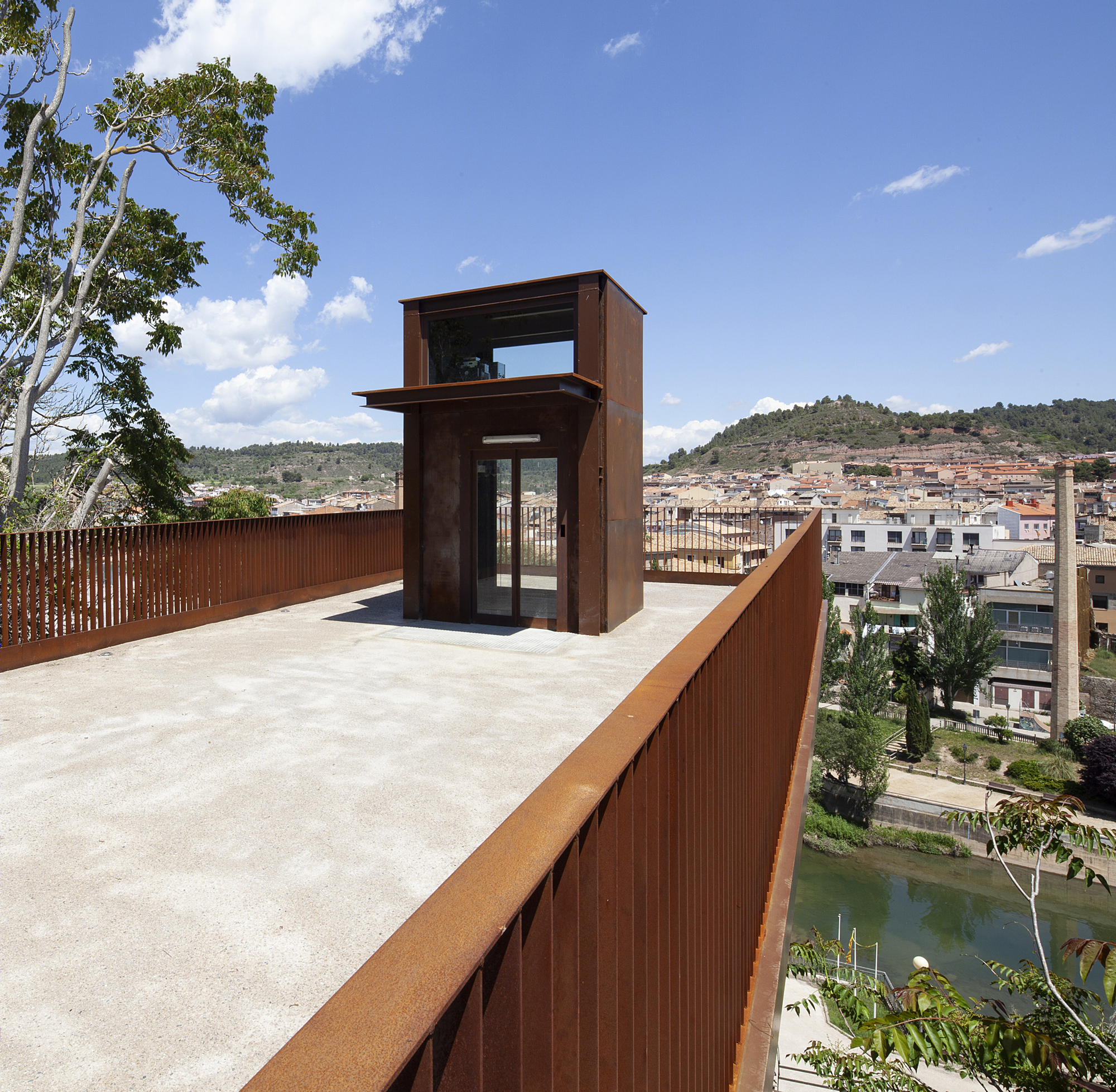 Santamaria Arquitectes 的 La Rampinya Elevator 设计-5