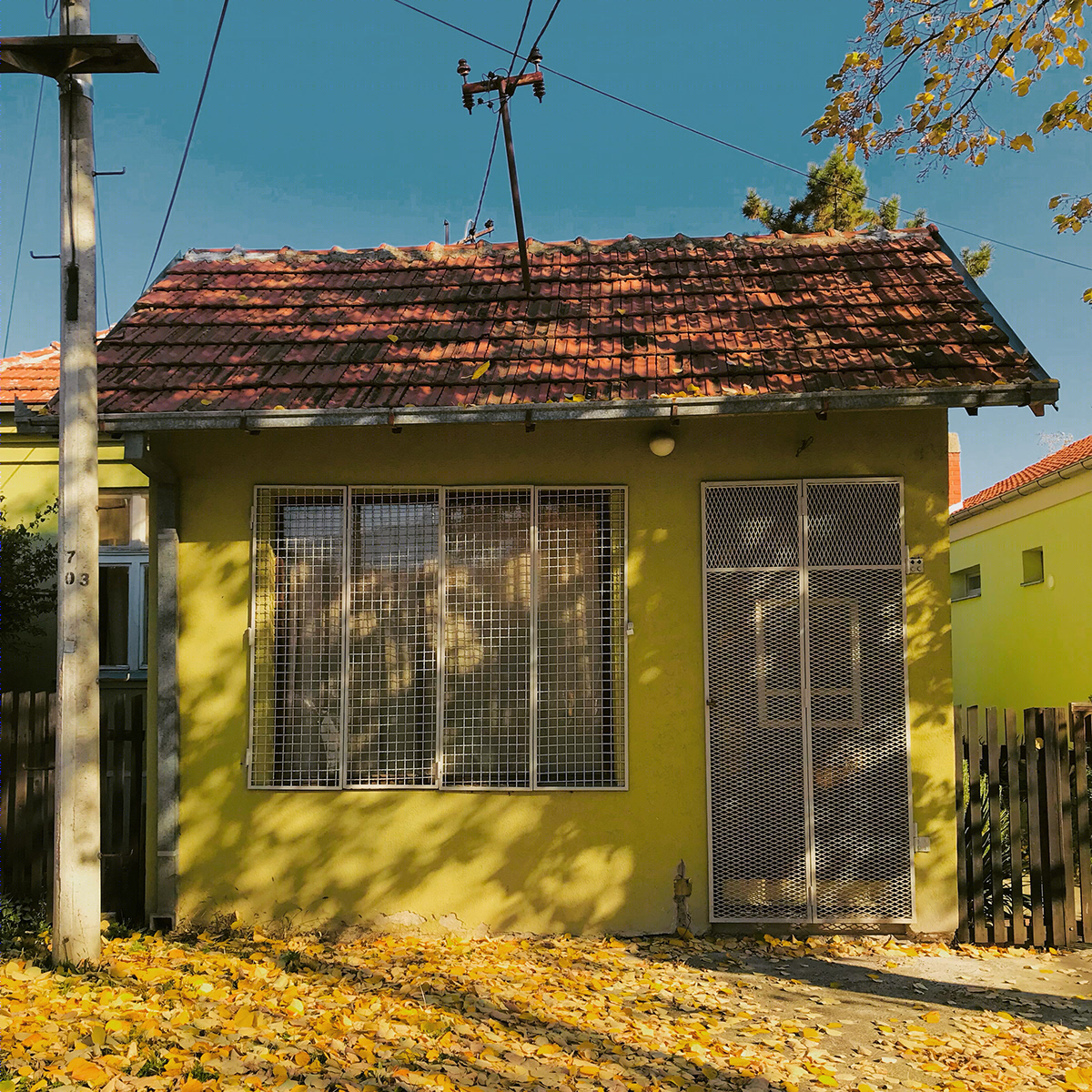 Minimalism with phone-7