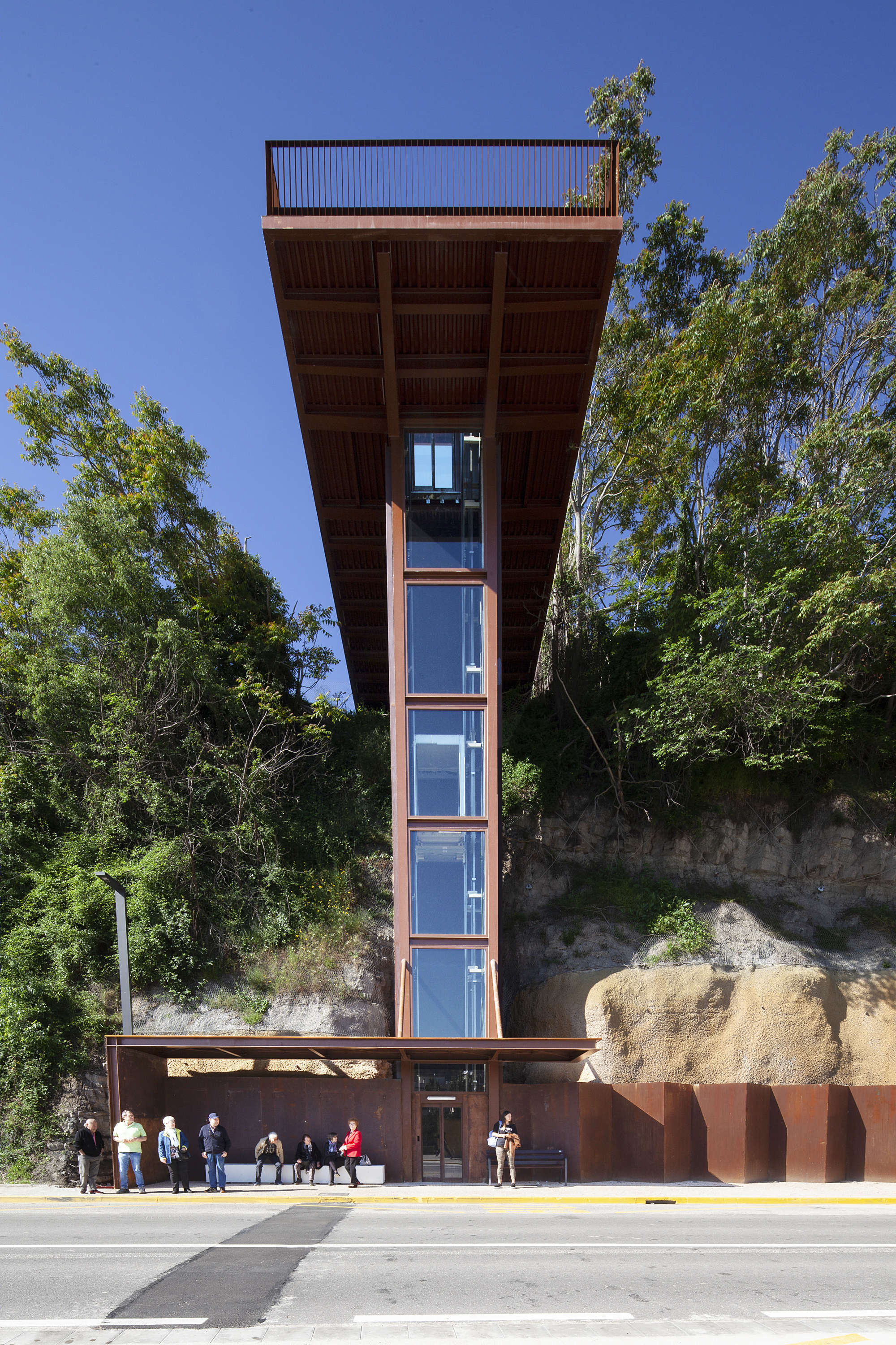 Santamaria Arquitectes 的 La Rampinya Elevator 设计-11