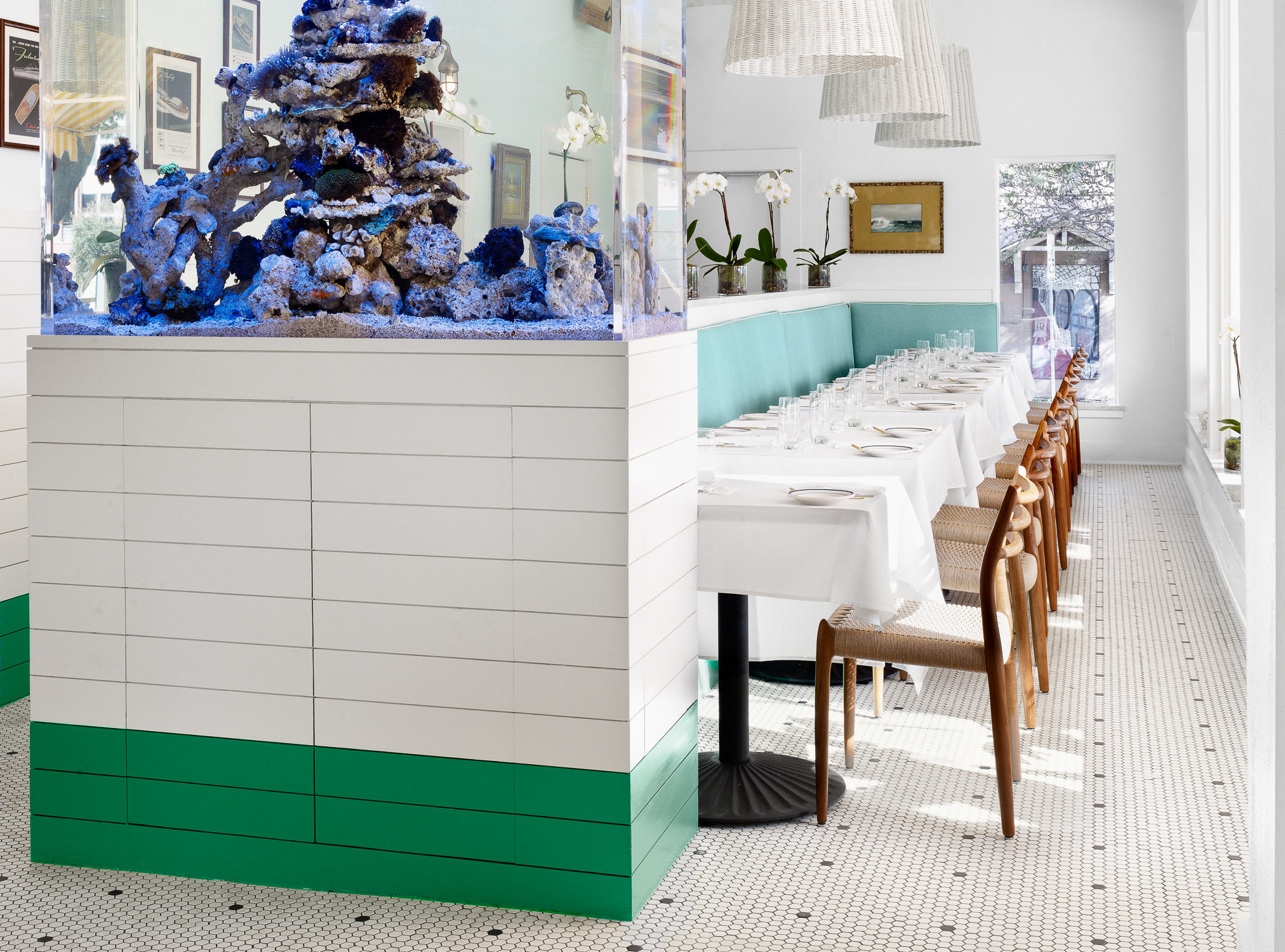 Austin 海鲜餐厅 Clark's Oyster Bar,打造简约优雅的室内外空间-4