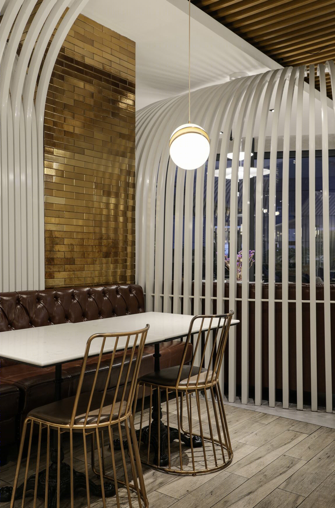 线性元素打造灵动餐厅，降低运营成本-12