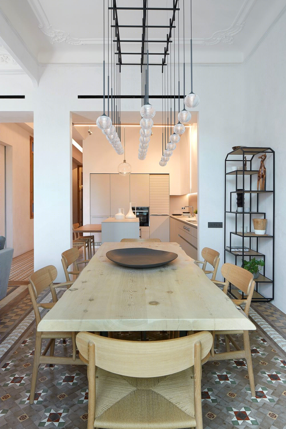 巴塞罗那 1907 年老建筑翻新，现代主义风格与历史元素完美融合-11