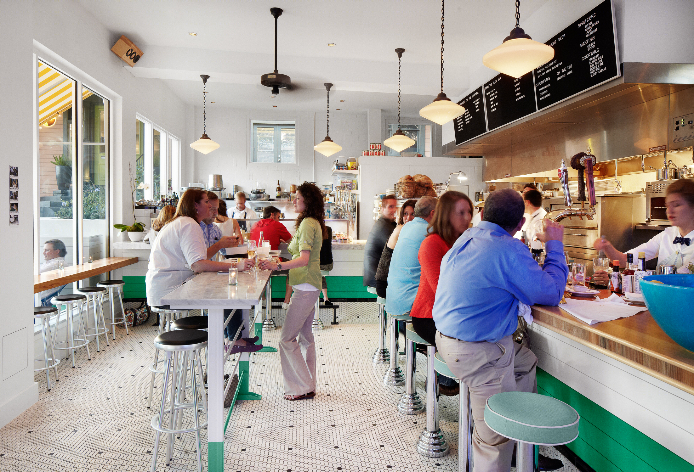 Austin 海鲜餐厅 Clark's Oyster Bar,打造简约优雅的室内外空间-5