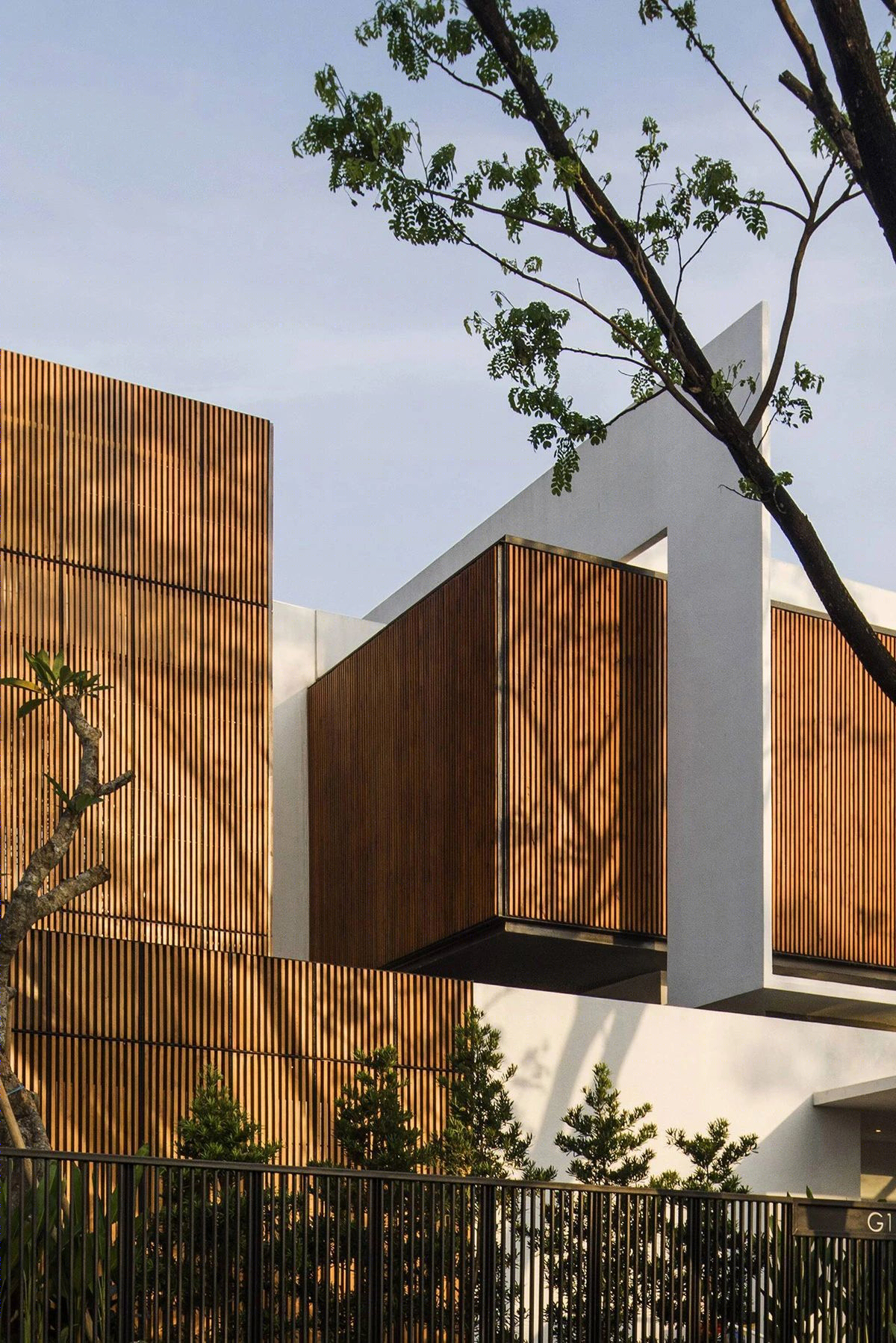 Serene Timber Screen House in Jakarta-28