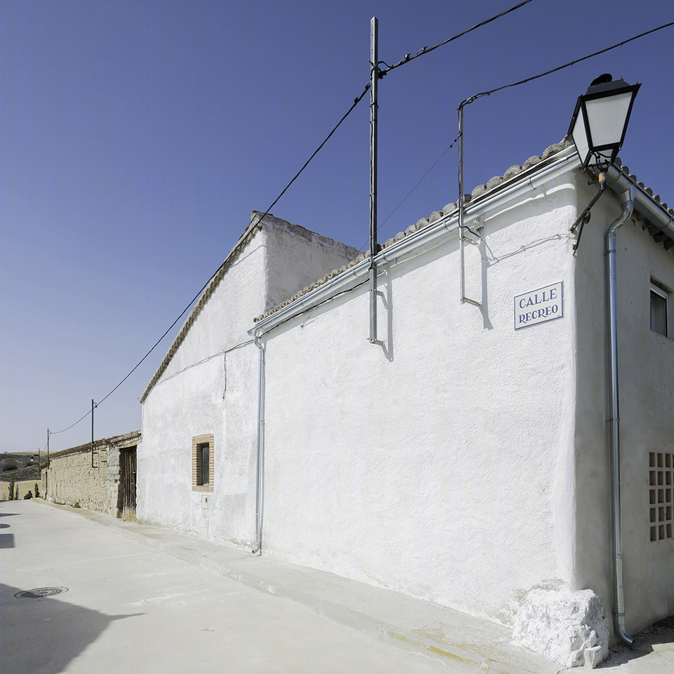 西班牙废弃谷仓变宜居住宅-7