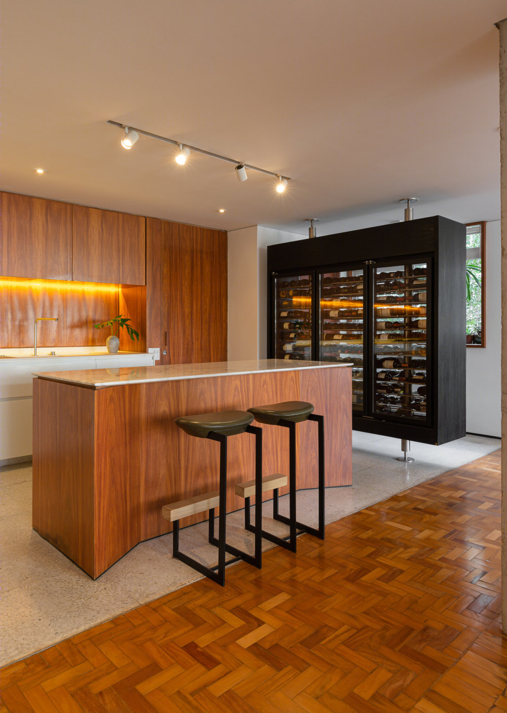 巴西 MF 住宅 (2019) Firma 设计 · 空间重塑与木质背景墙的完美融合-22