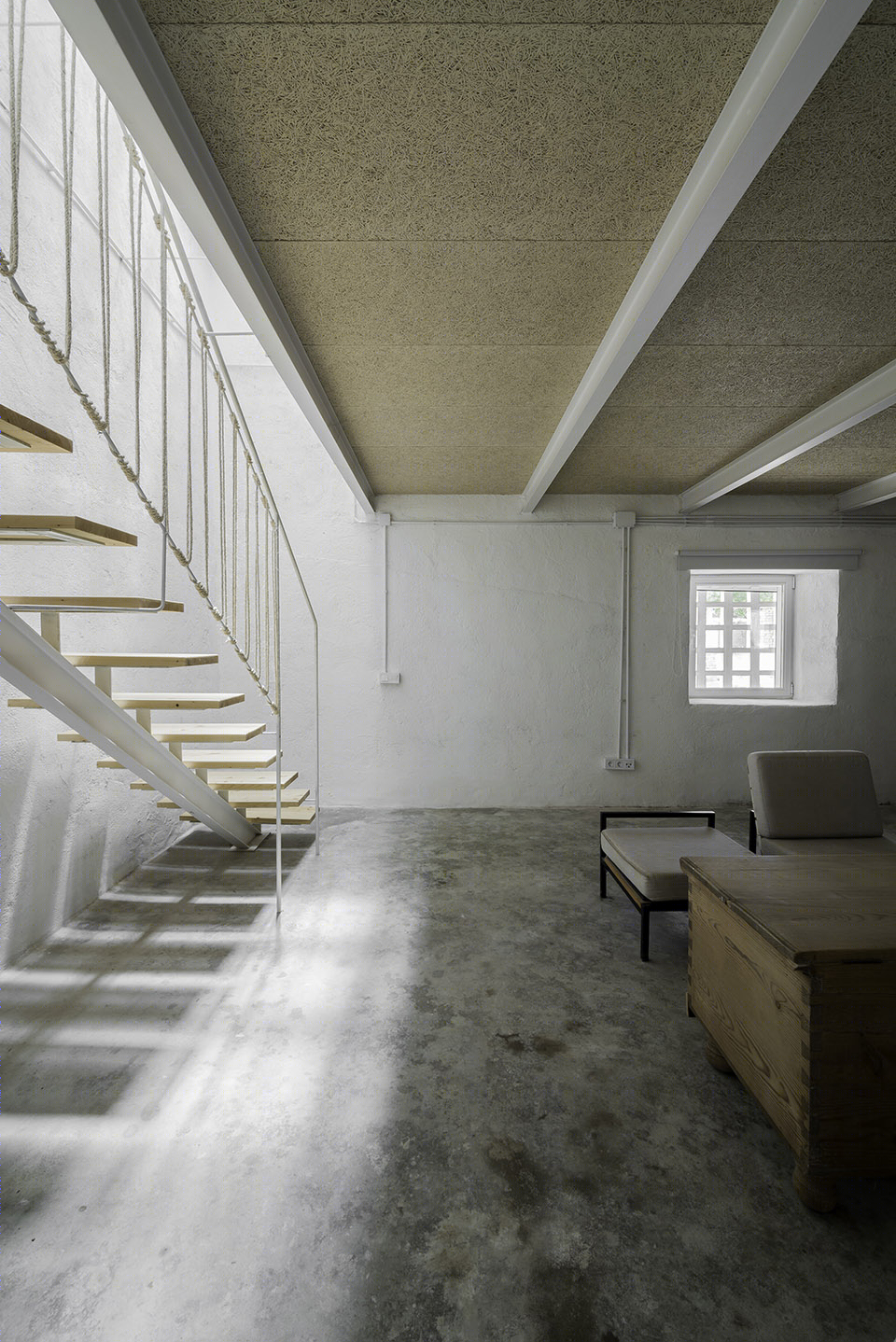 西班牙废弃谷仓变宜居住宅-15