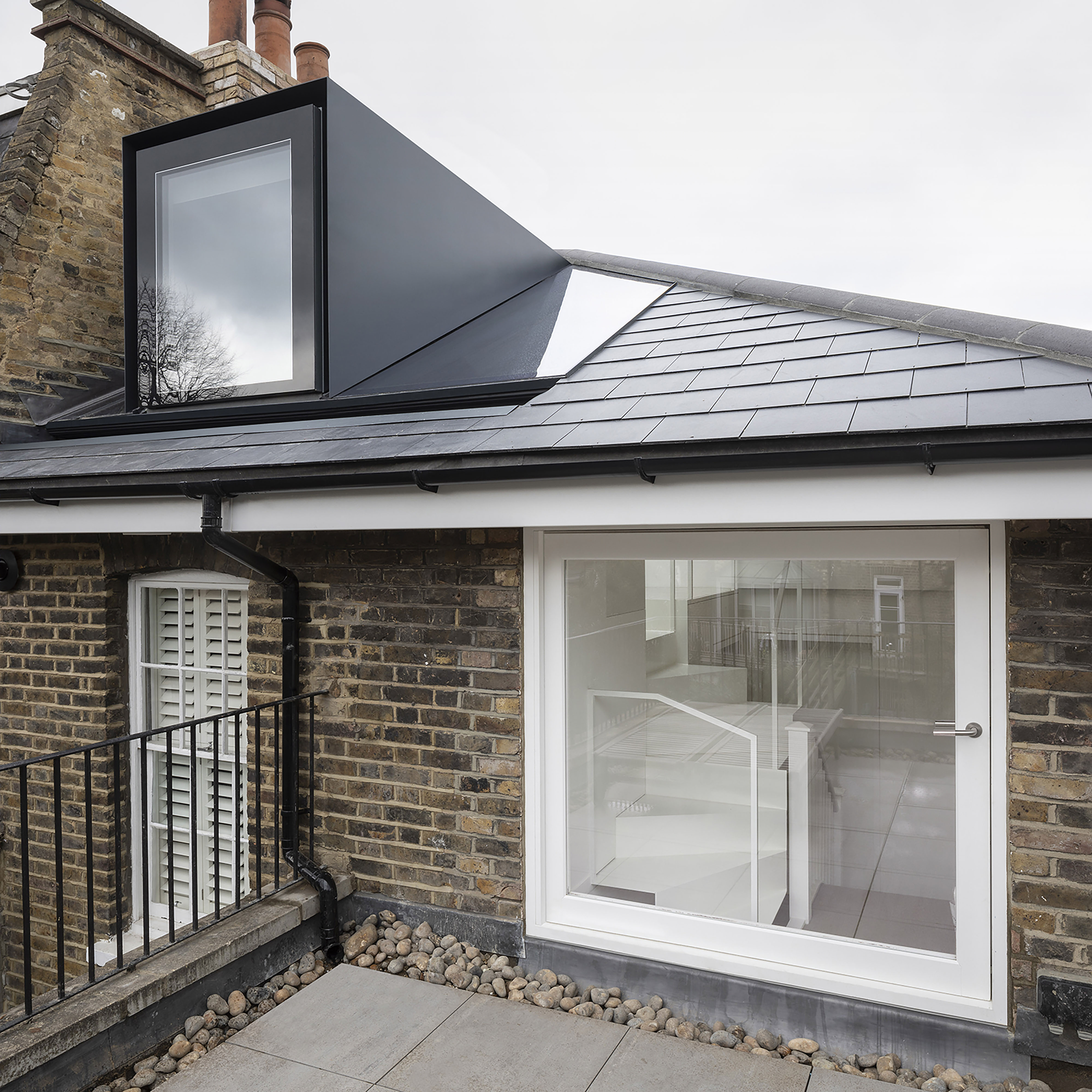 伦敦传统阁楼惊艳改造，空间利用与历史融合的典范-3