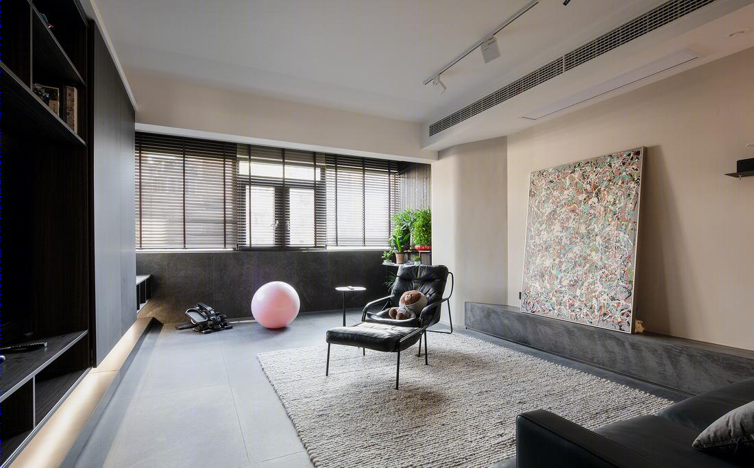 莫迪夫设计丨平层丨电视和书籍的隐形储物，黑色空间的现代感-10