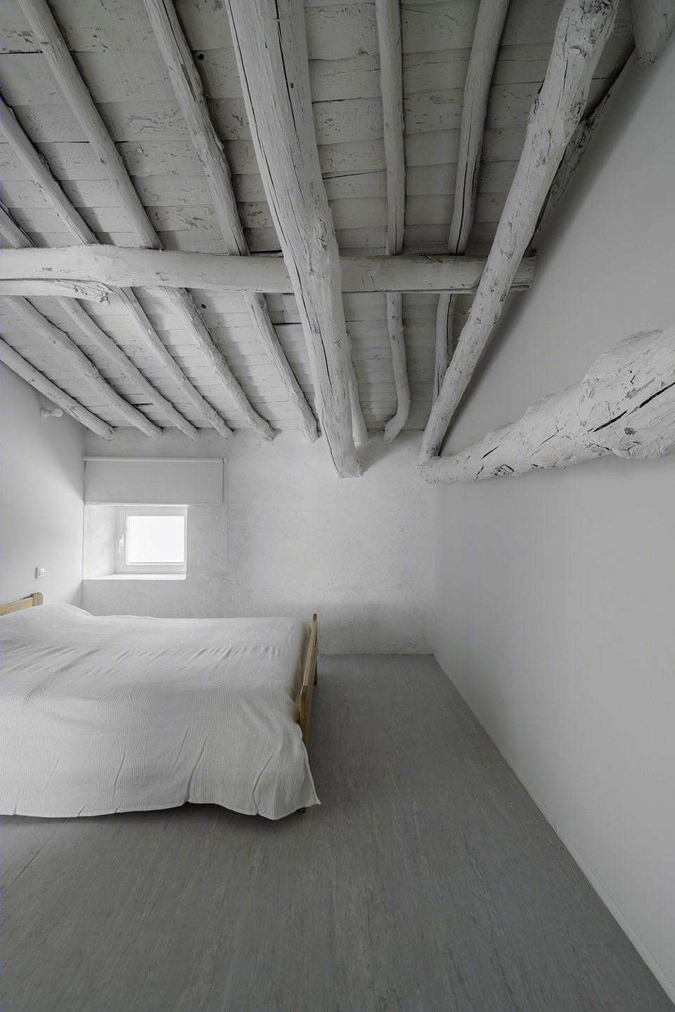 西班牙废弃谷仓变宜居住宅-23