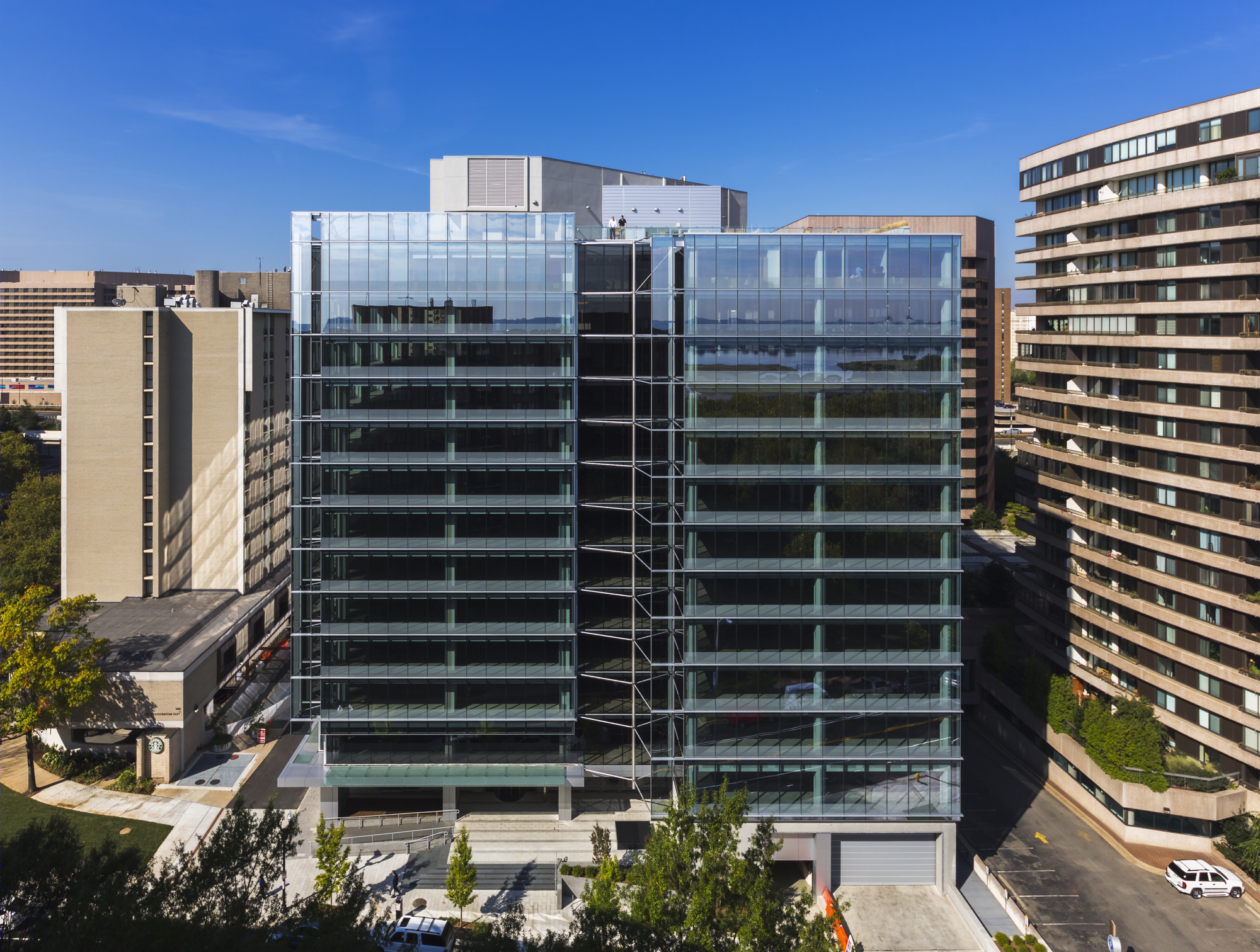 绿色更新，旧建筑的新生 | FOX Architects 的 1400 Crystal Drive 办公建筑-13