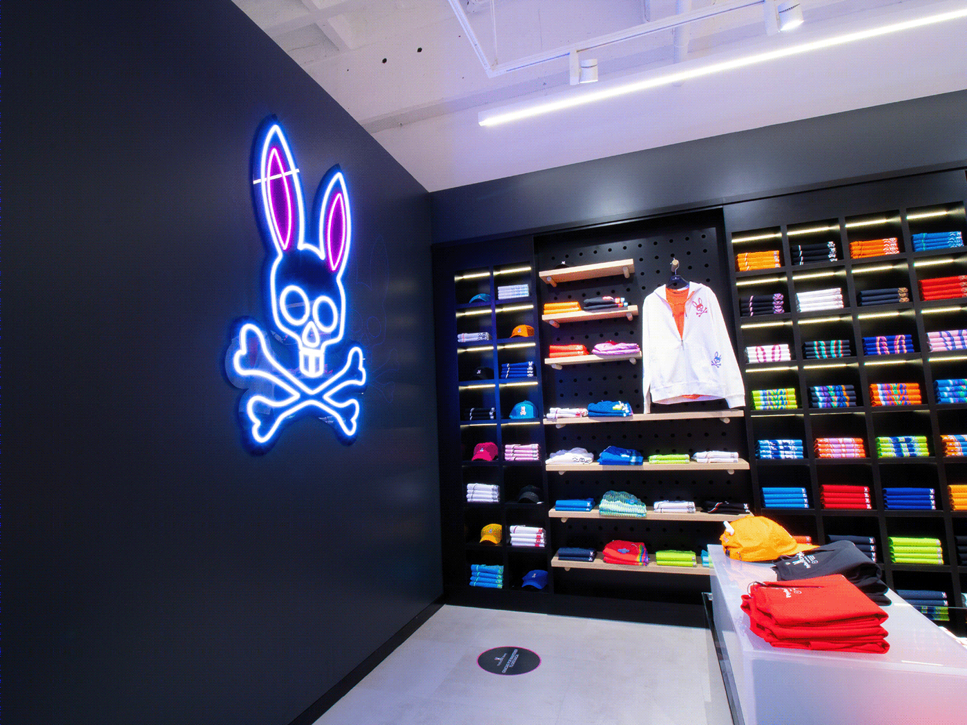 Anastasiya Gushchina丨服装店丨Interior design photography | Psycho Bunny | Guatemala-5