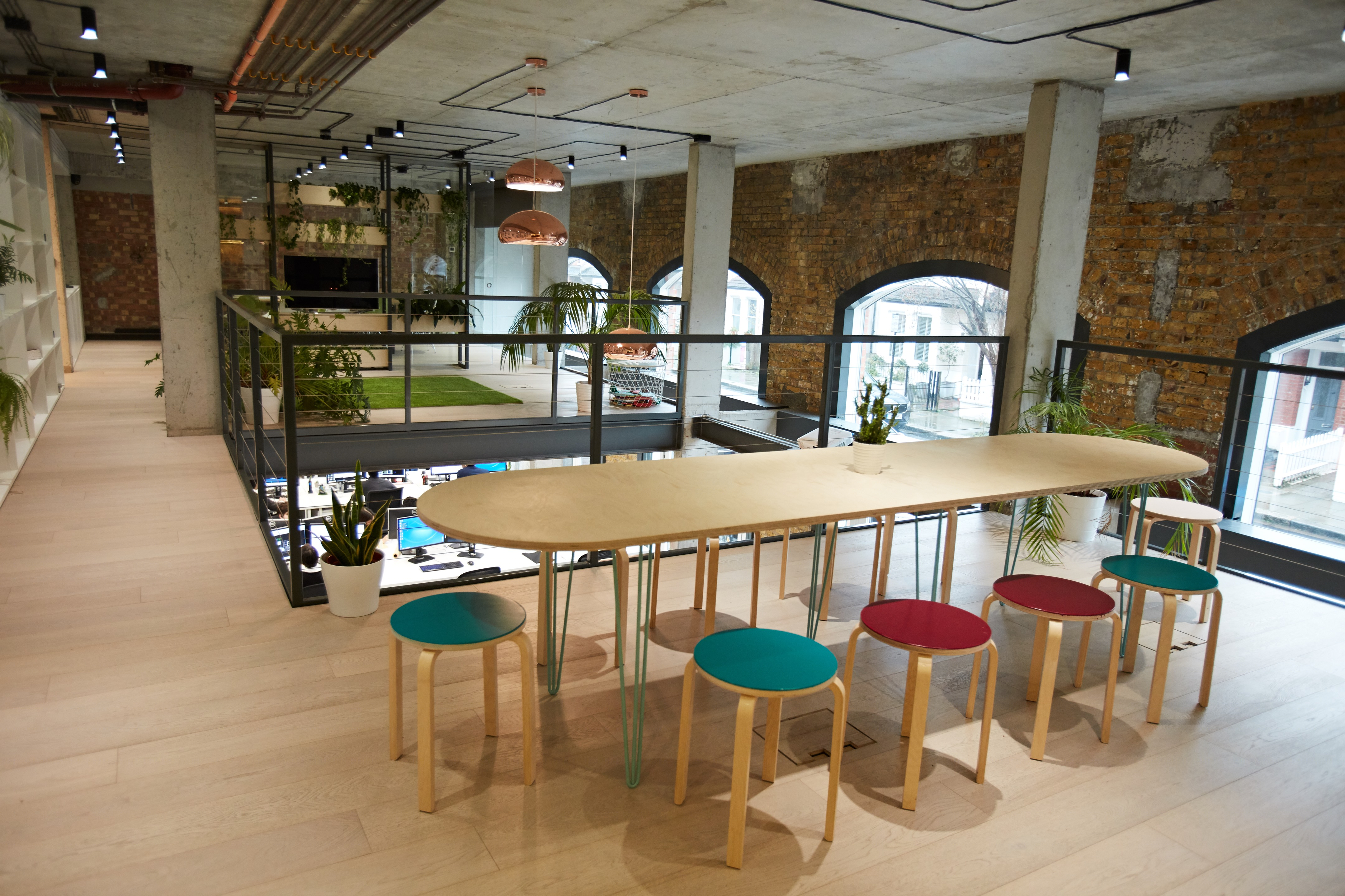 伦敦工业风办公室设计-16