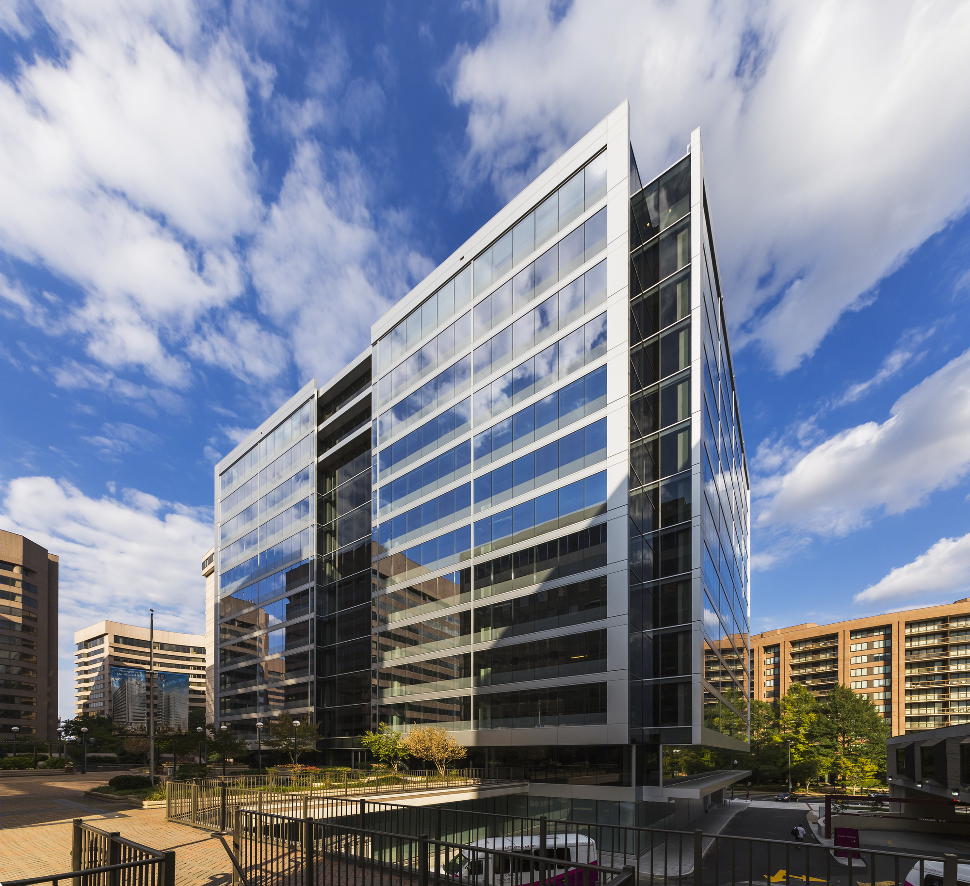 绿色更新，旧建筑的新生 | FOX Architects 的 1400 Crystal Drive 办公建筑-16