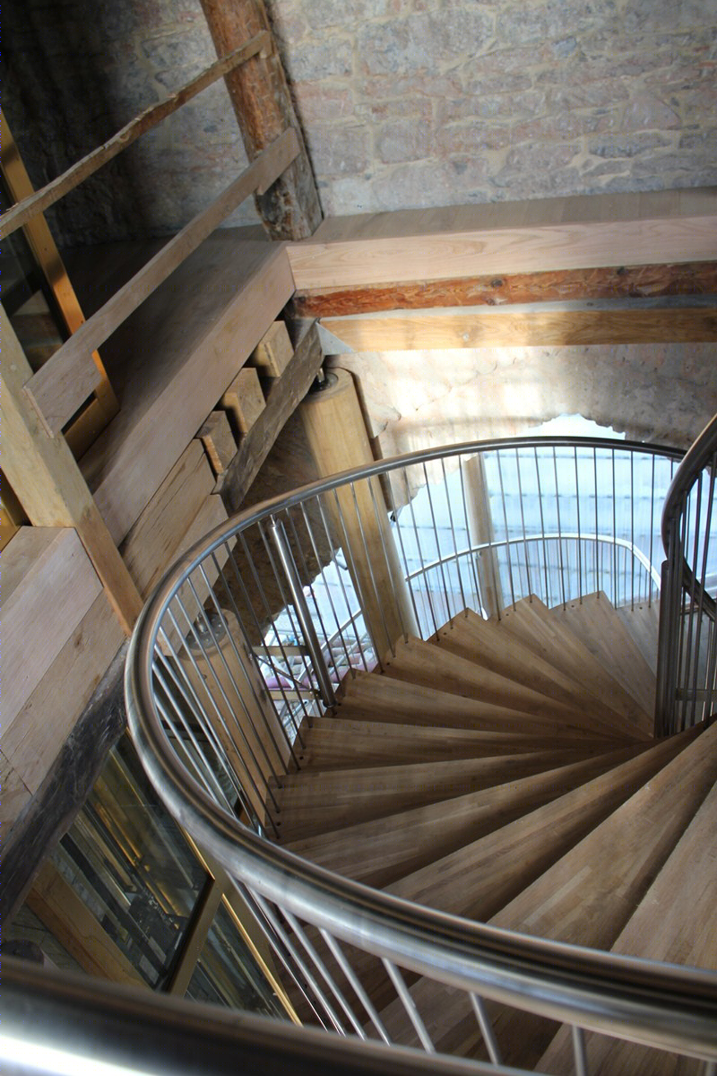 西班牙圣玛利亚大教堂 Glulam oak beams 室内设计-13