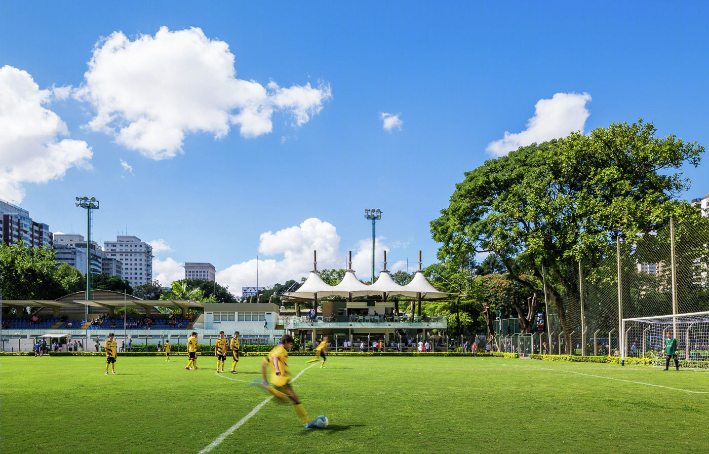 Pinheiros 足球场旁的树顶餐厅-8