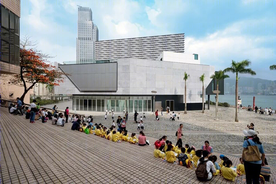 香港艺术馆扩建改造 | 水泥板立体组件砌成动感外墙-10