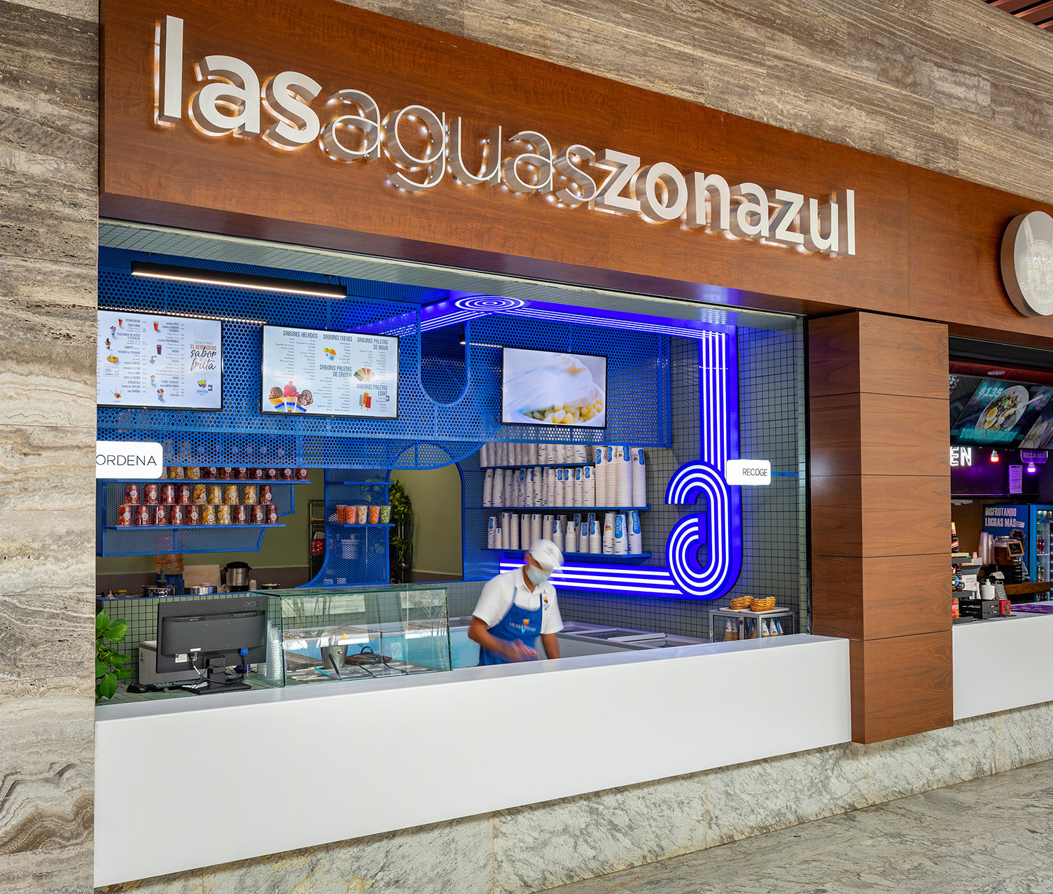 复古快餐店 Las Aguas Zona Azul丨墨西哥墨西哥城丨Germán Velasco Arquitectos-0