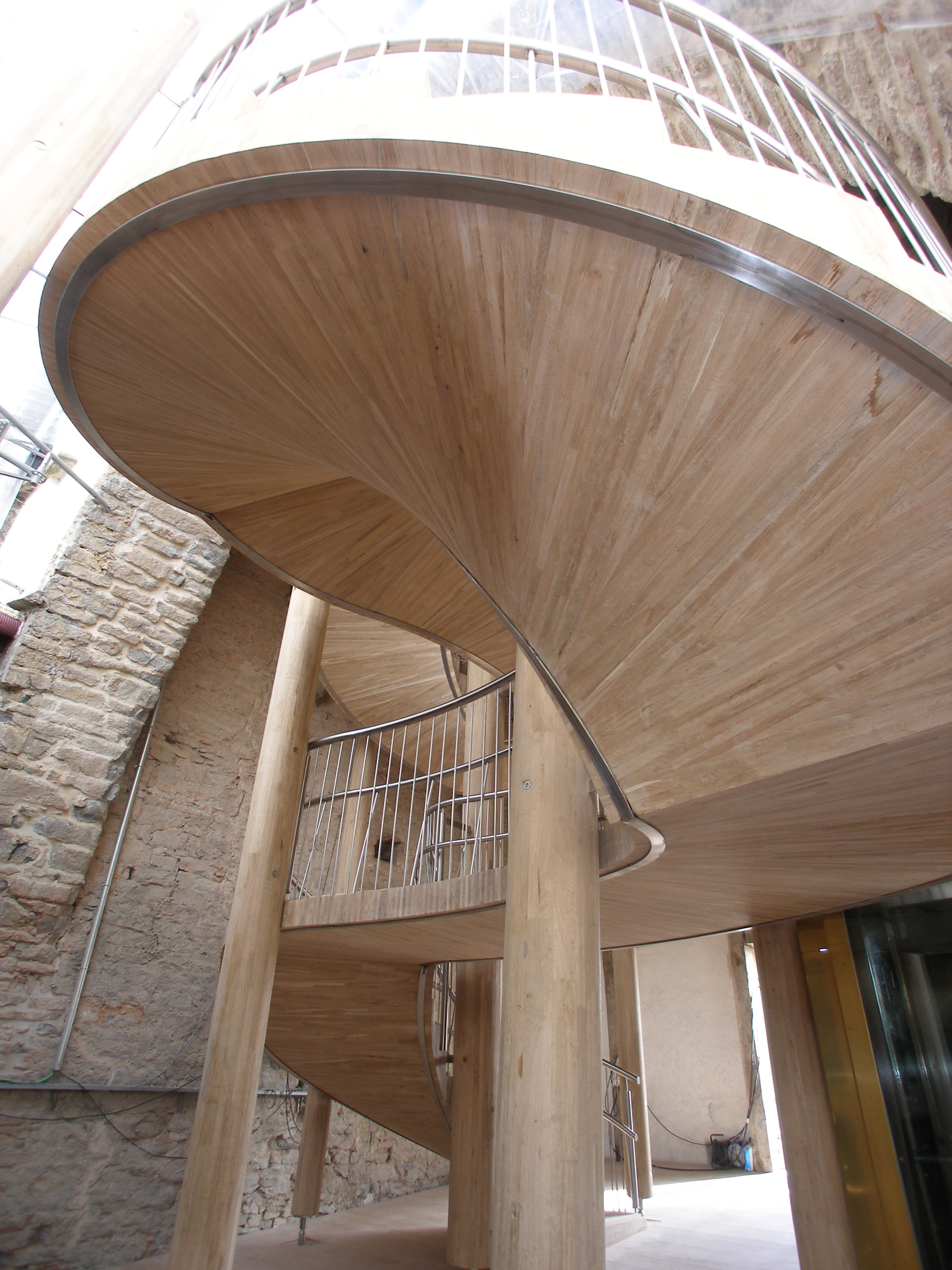 西班牙圣玛利亚大教堂 Glulam oak beams 室内设计-17