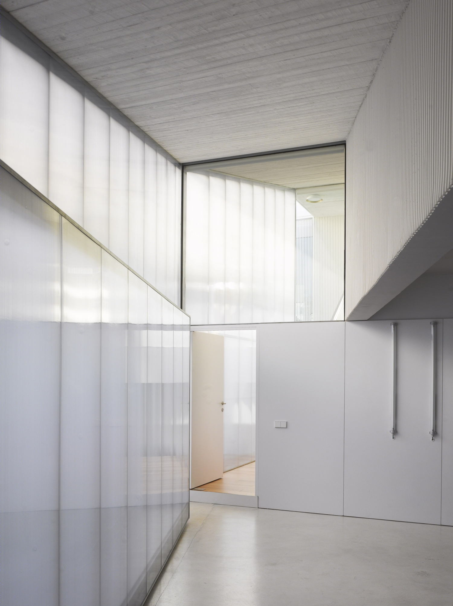 西班牙马德里半透明别墅设计丨Estudio.Entresitio-20