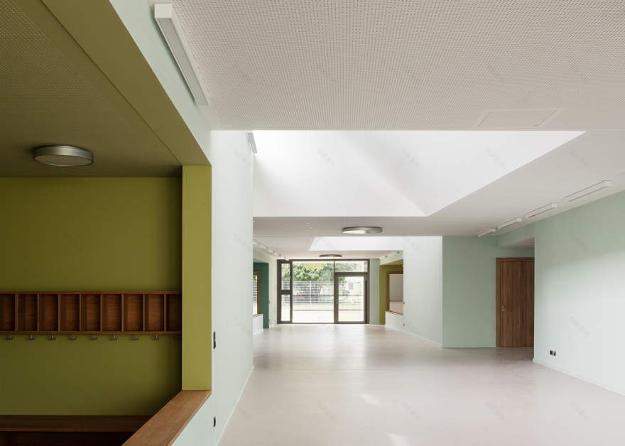 慕尼黑欧洲学校 | 五彩斑斓的雕塑式建筑-7