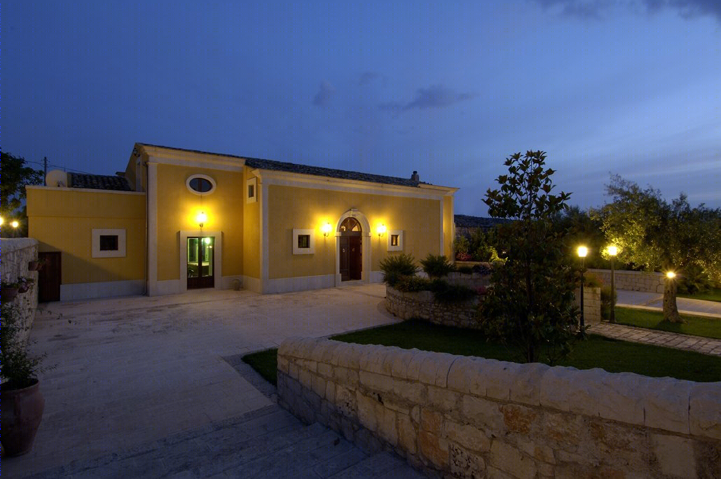 Farmhouse in the Sicilian countryside-0