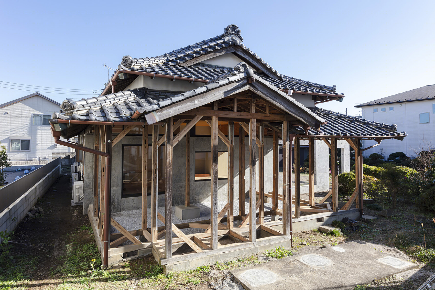 日本老宅变形记 | 缩减住宅,从老房子里拆出一个花园-9