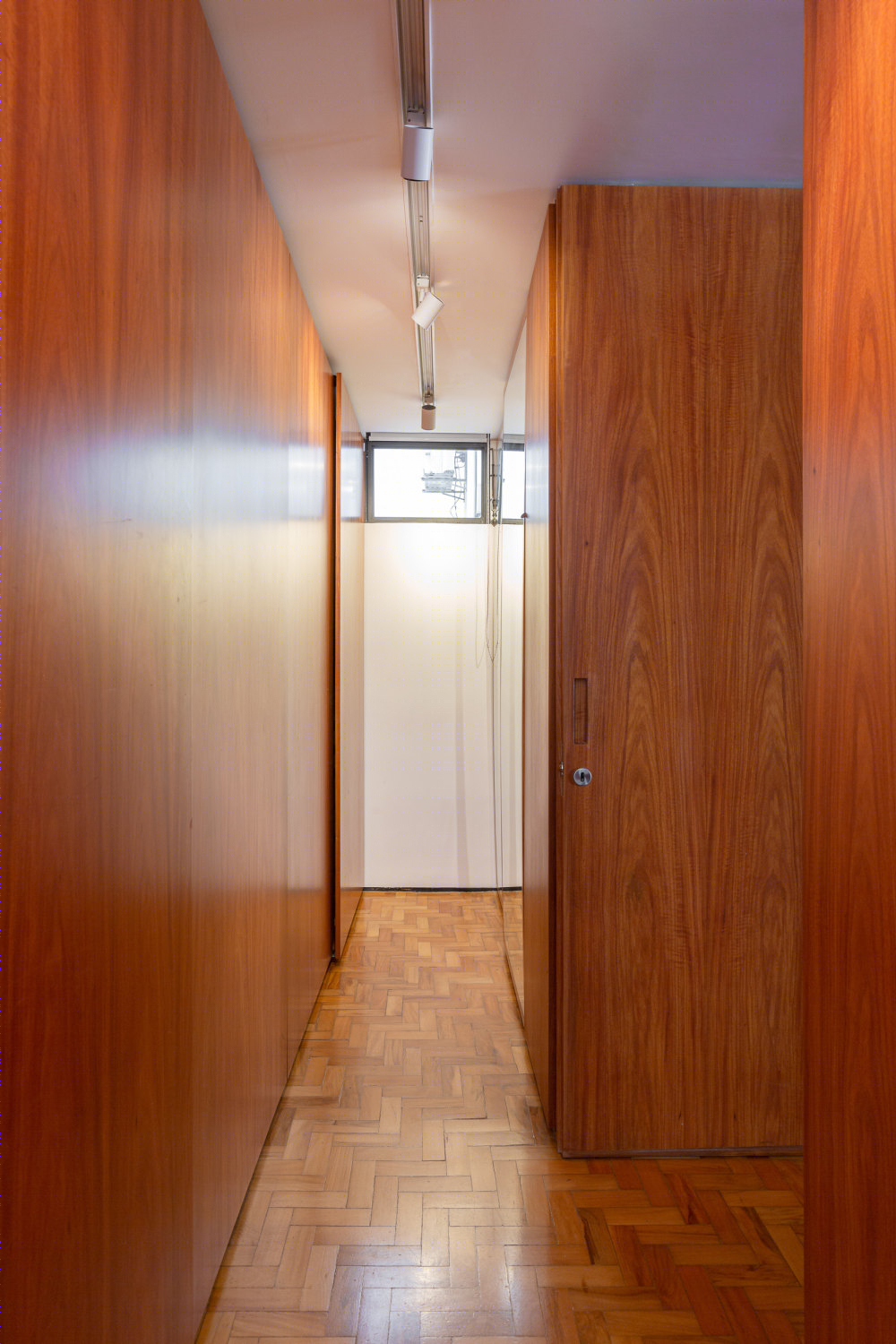 巴西 MF 住宅 (2019) Firma 设计 · 空间重塑与木质背景墙的完美融合-49