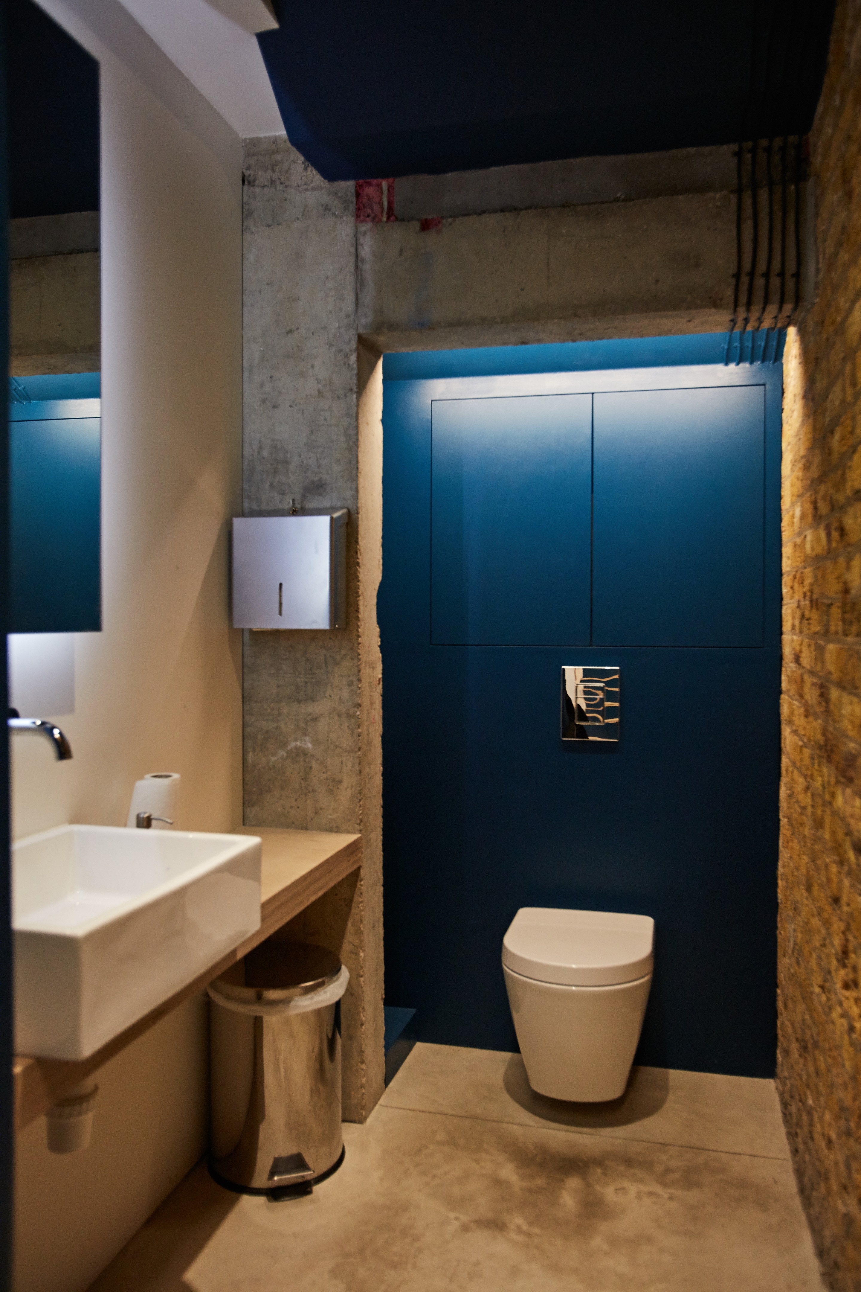 伦敦工业风办公室设计-20