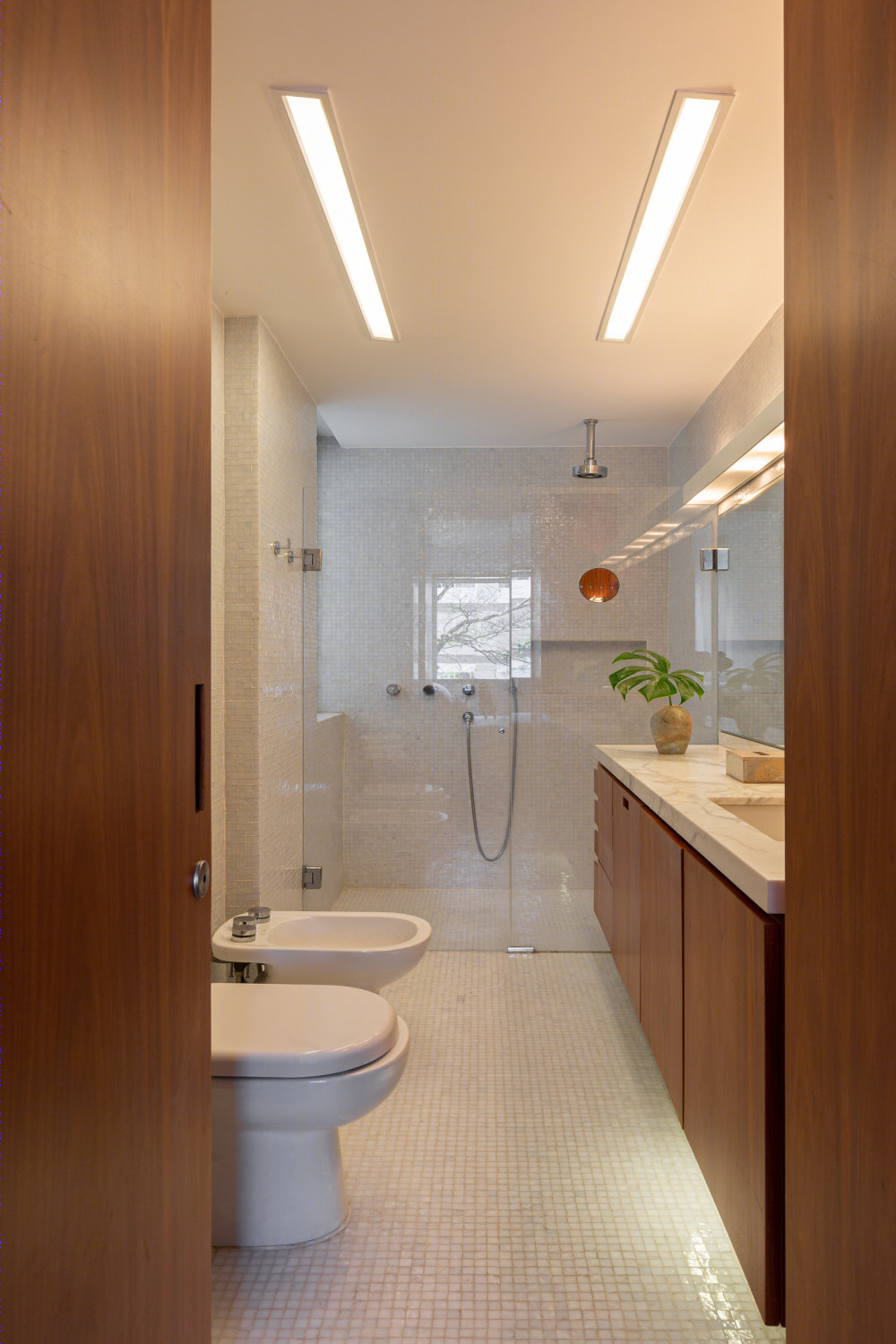 巴西 MF 住宅 (2019) Firma 设计 · 空间重塑与木质背景墙的完美融合-54