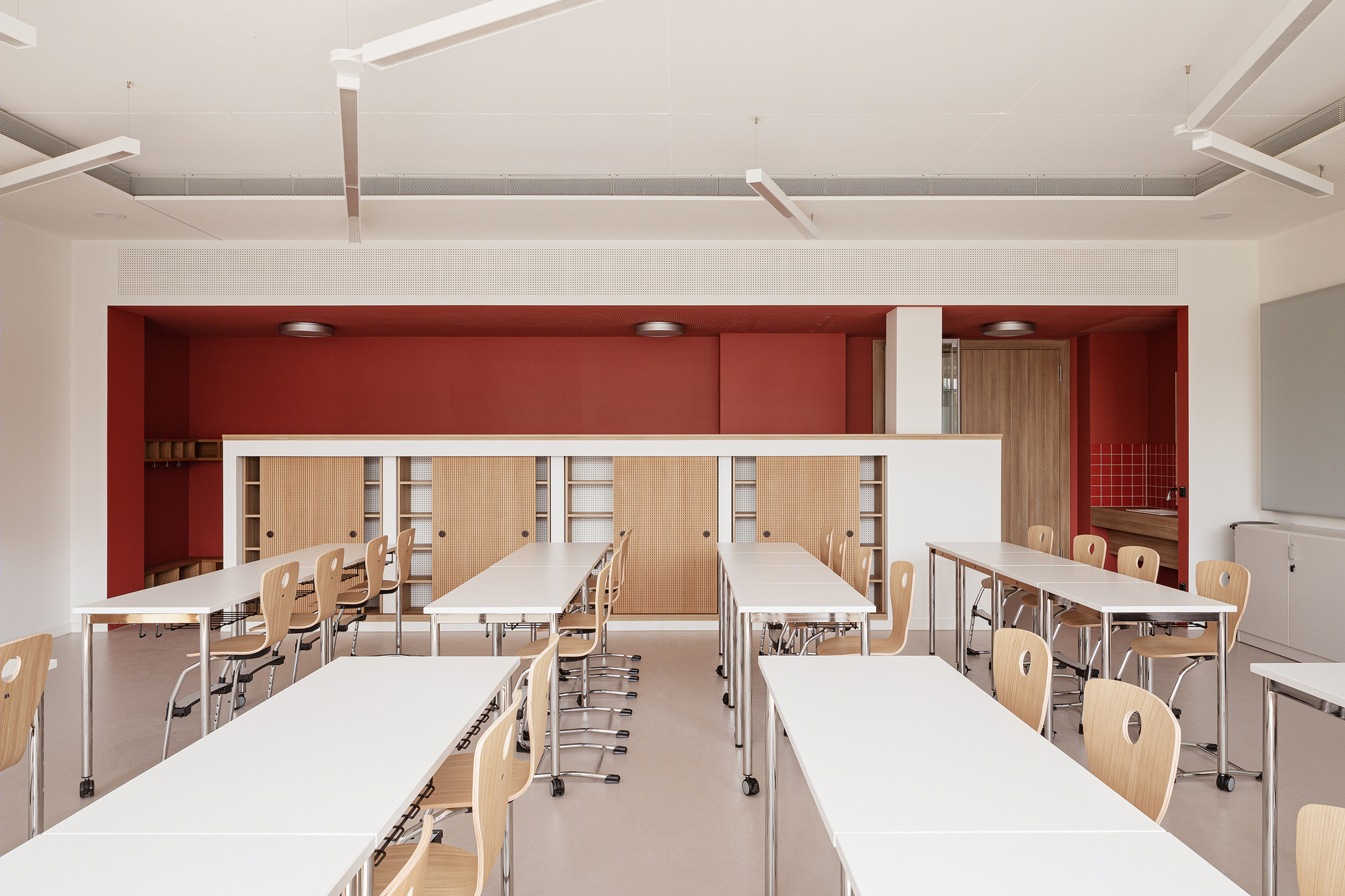 慕尼黑欧洲学校 | 五彩斑斓的雕塑式建筑-14
