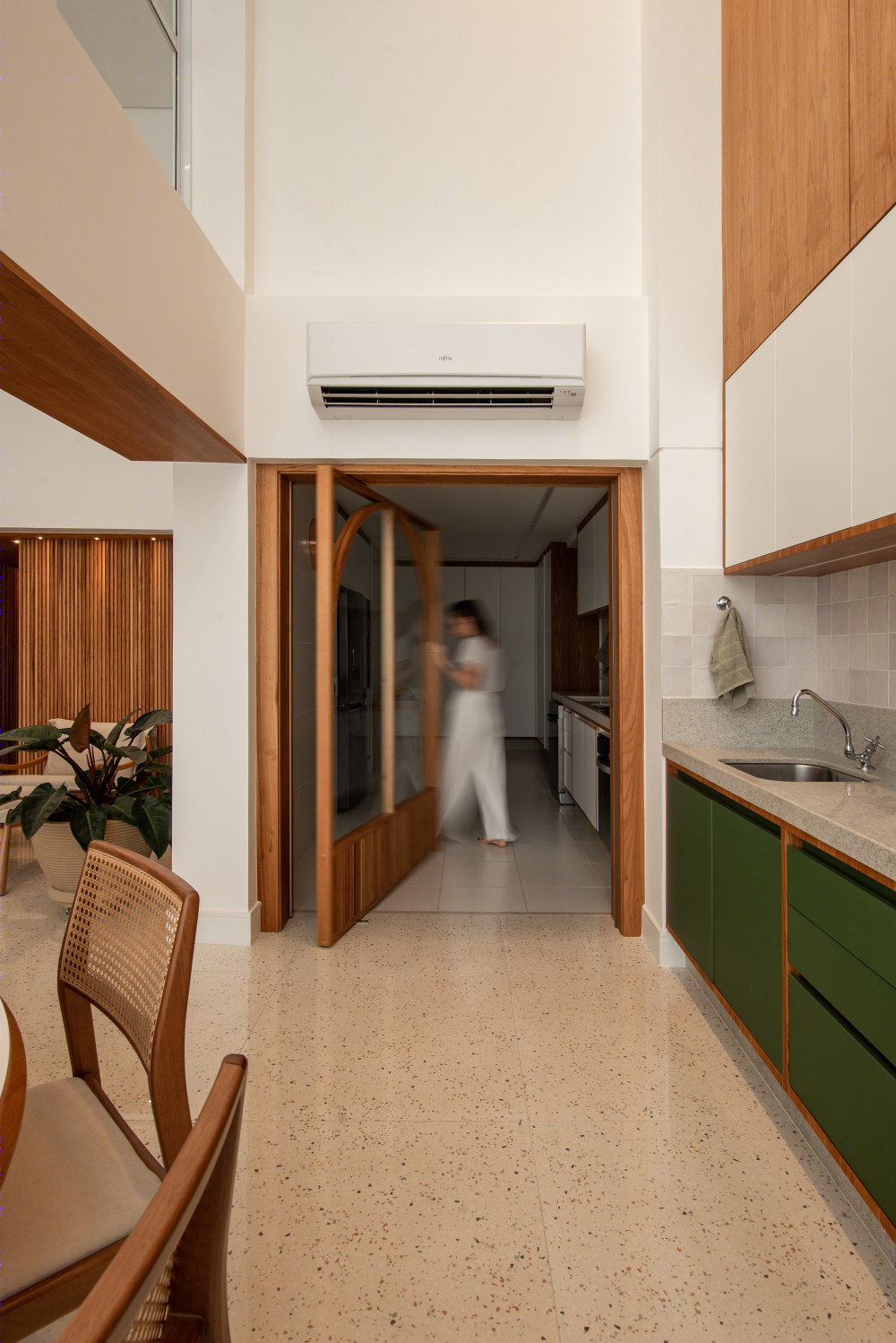 巴西塔夸尔 112 公寓 | 自然材料与平衡色调的室内设计-18