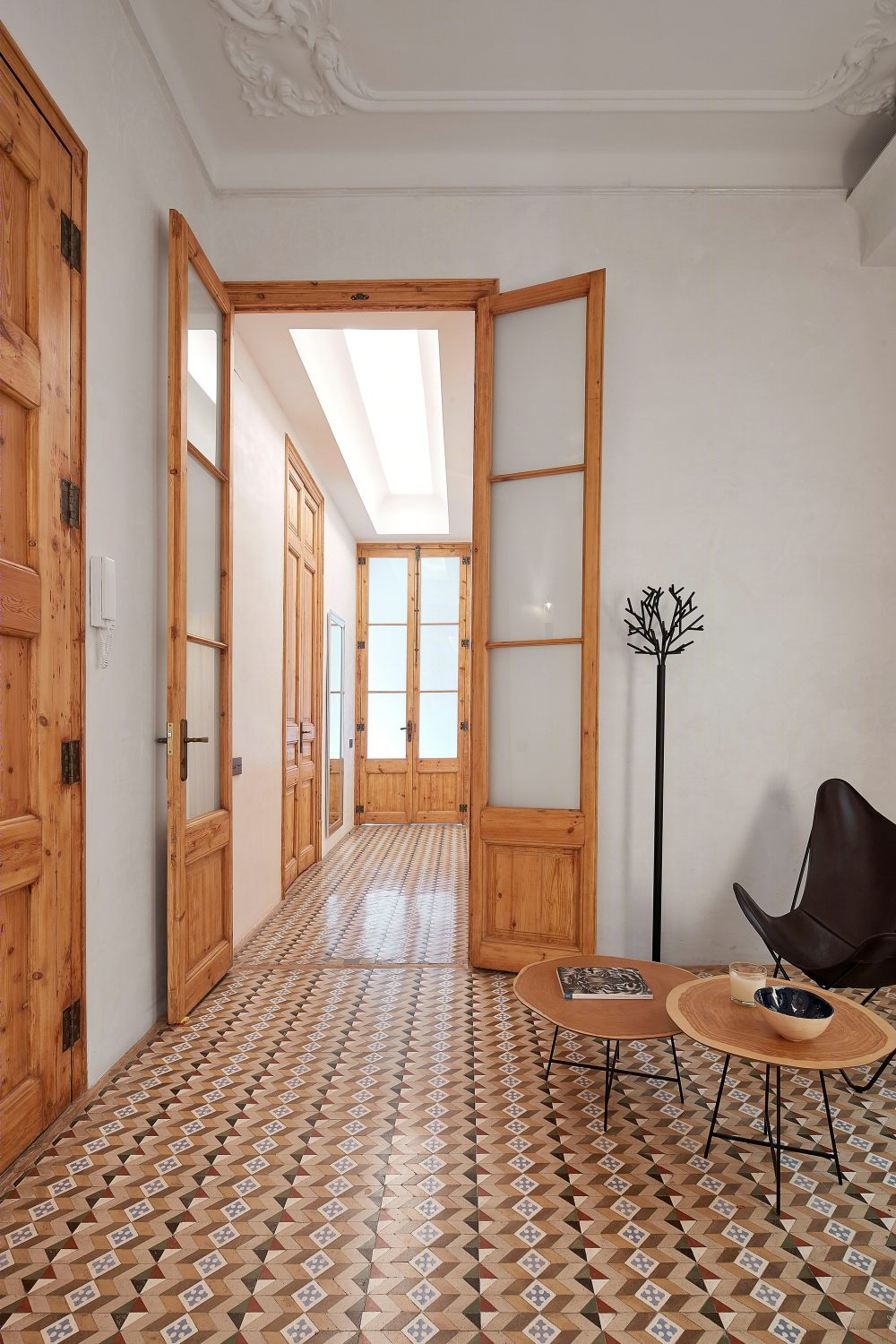 巴塞罗那 1907 年老建筑翻新，现代主义风格与历史元素完美融合-54