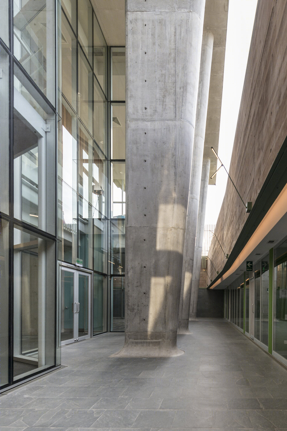 秘鲁利马机场假日酒店 · 打造城市与建筑的互动空间-48