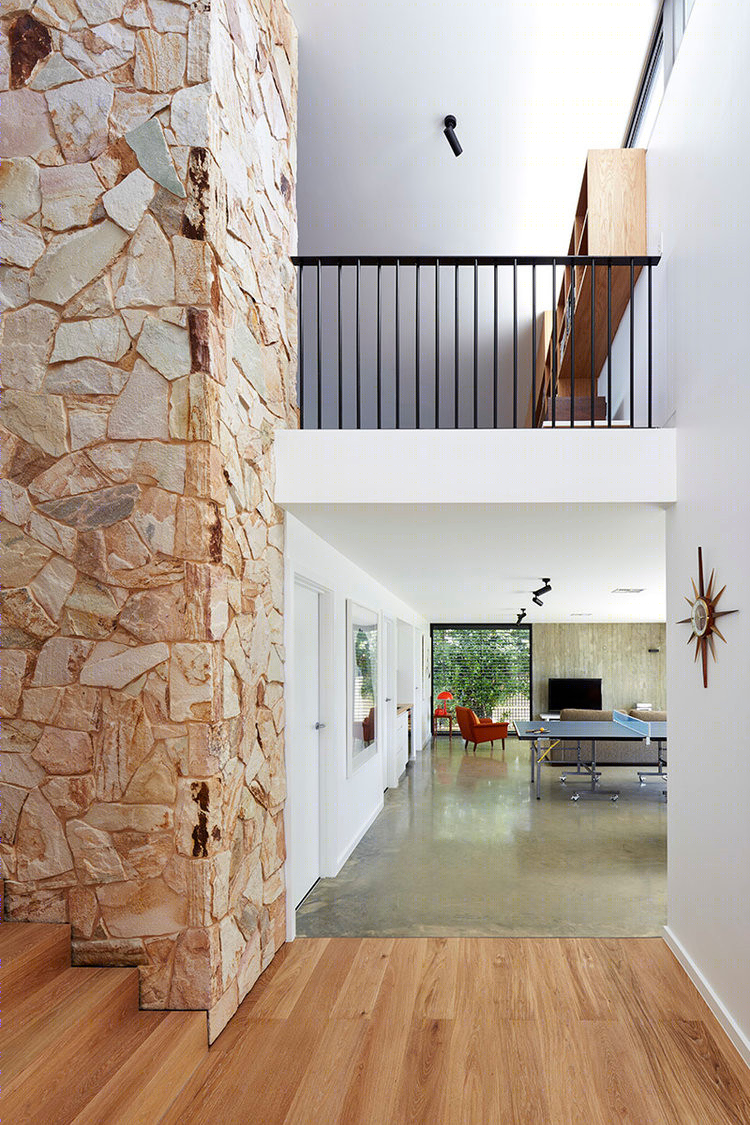 海滩“窝棚”变身现代中世纪风格住宅-15