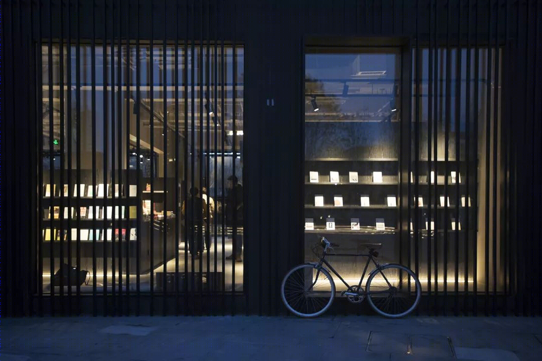 阿那亚单向空间书店 | 海边孤独与相聚的界限模糊空间-7