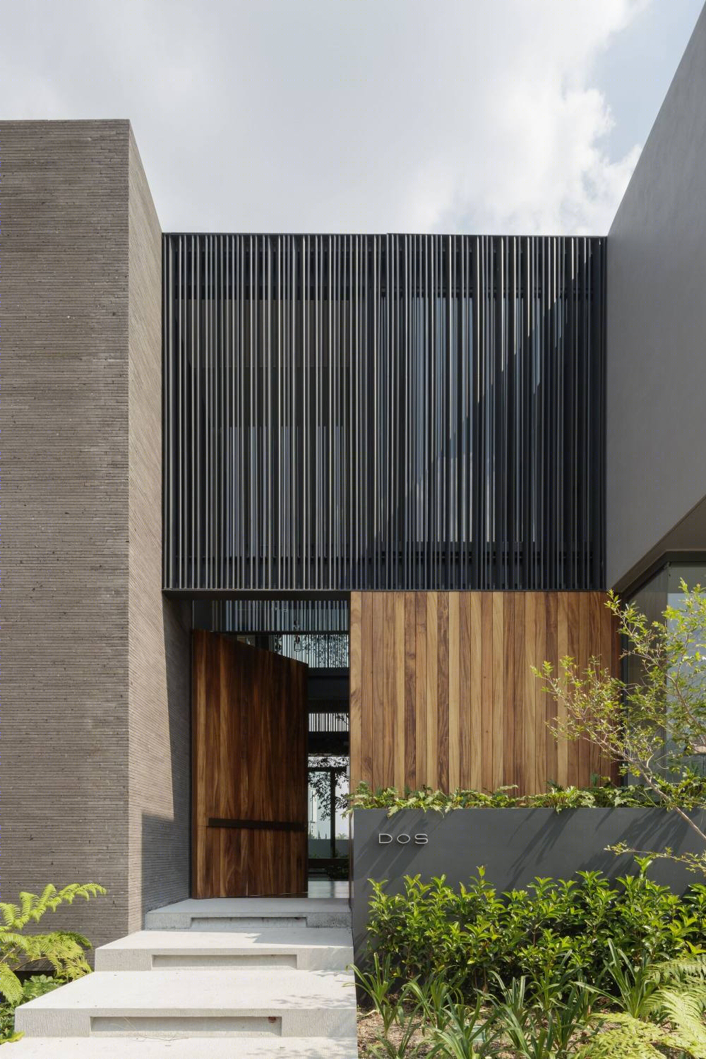 墨西哥"Dos 之家" | 融入街角的透明空隙设计-37
