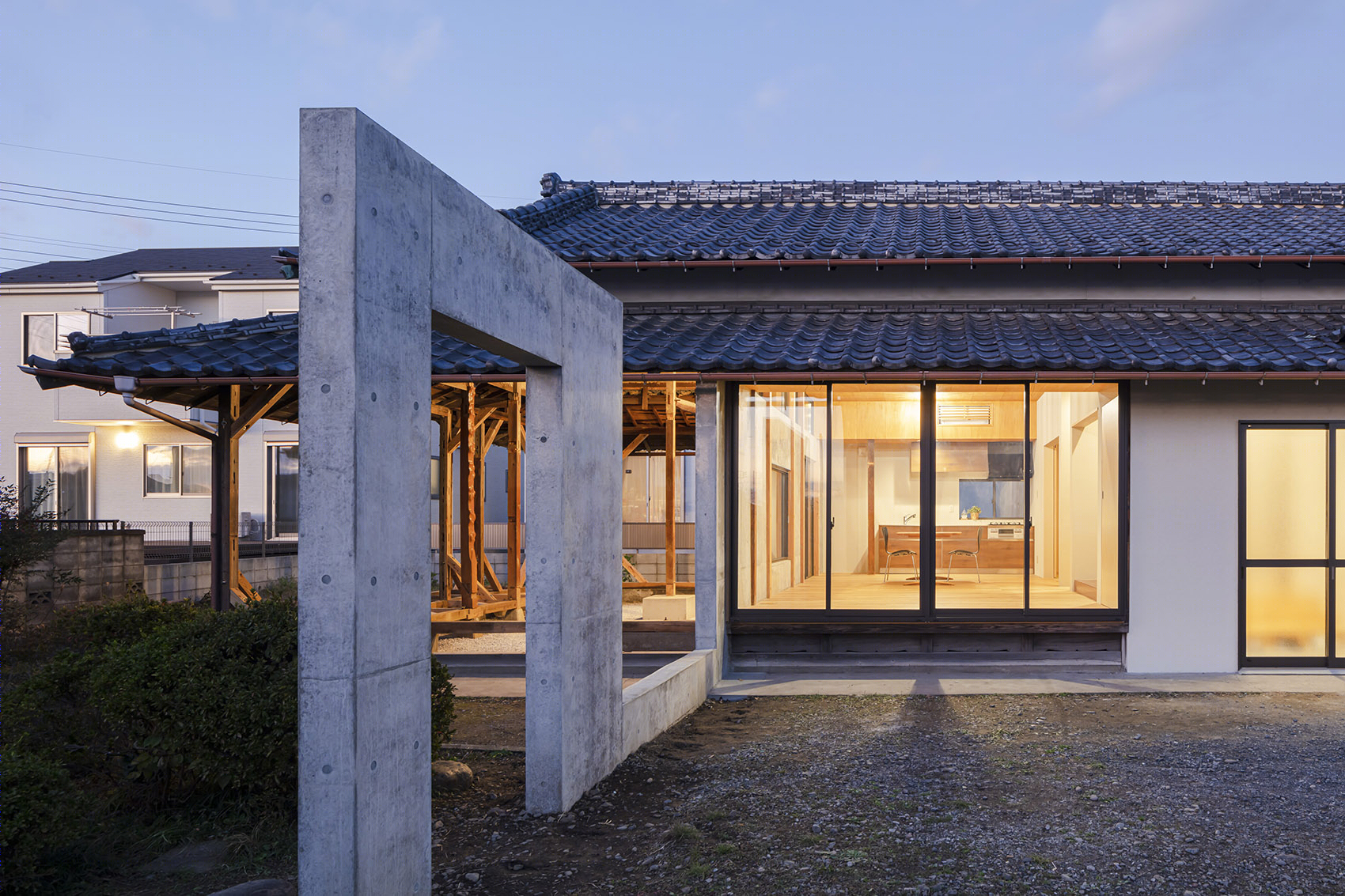 日本老宅变形记 | 缩减住宅,从老房子里拆出一个花园-35