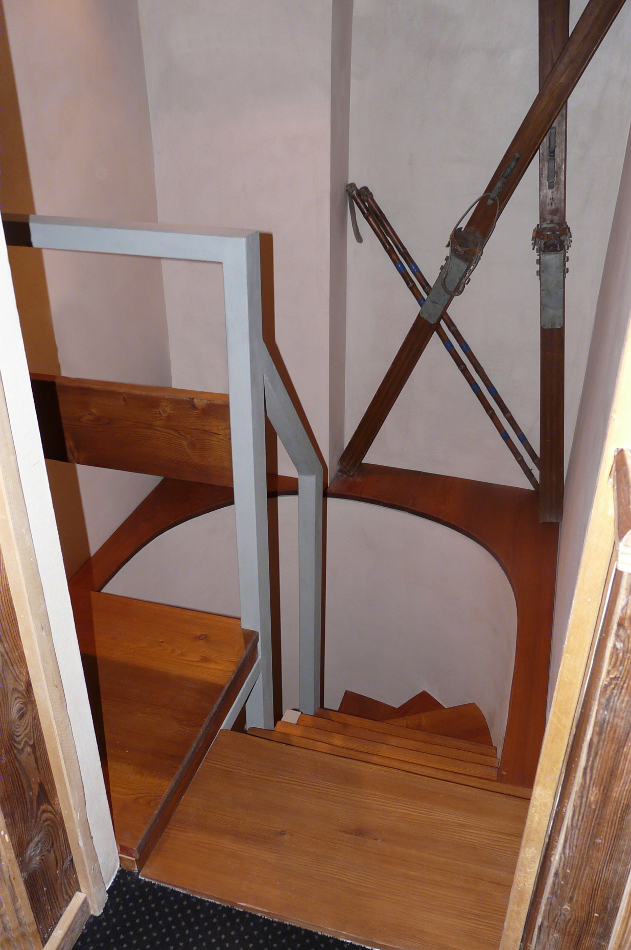 2013 年完成的 302 公寓翻新设计-2