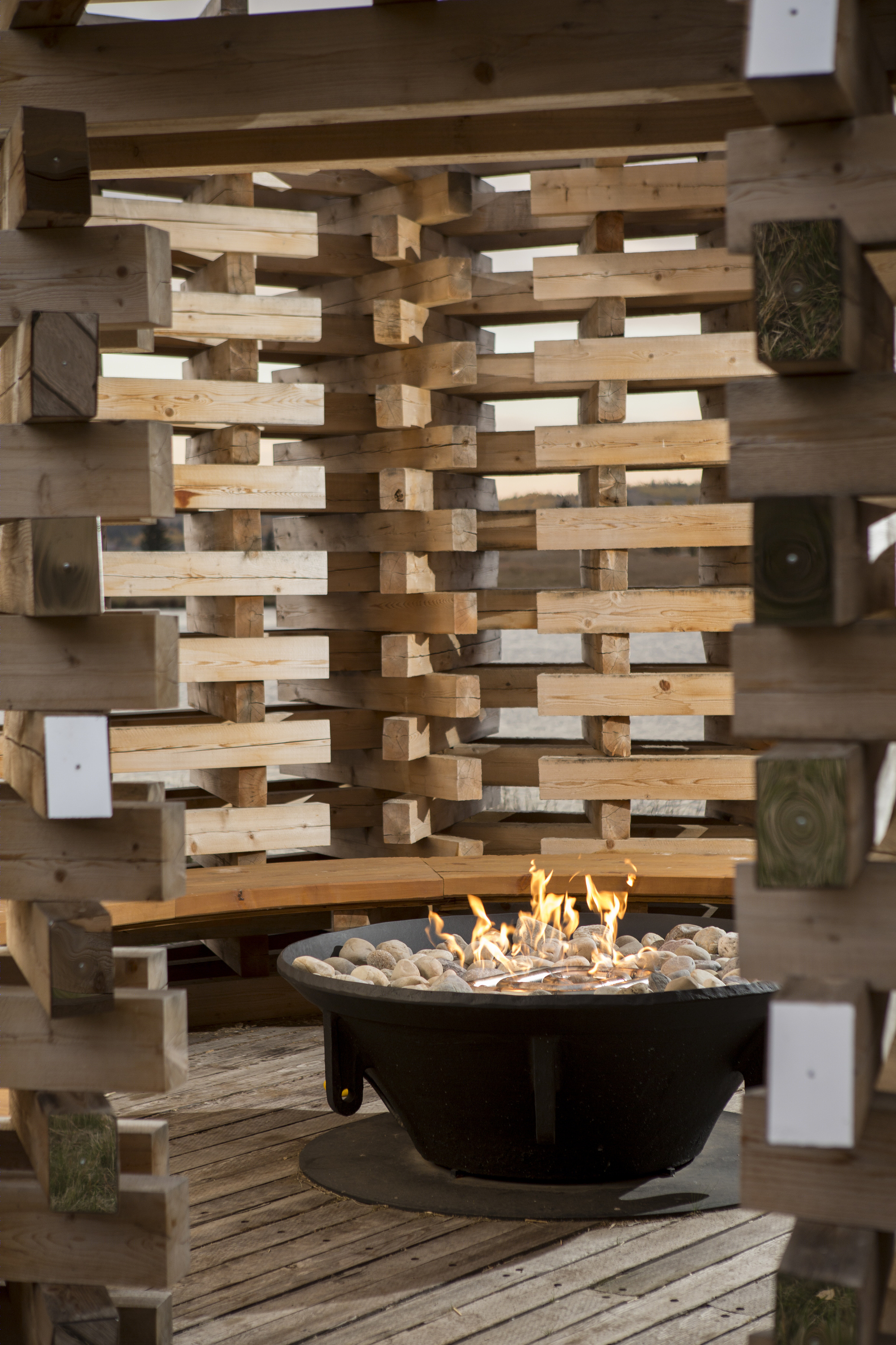 Carraig Ridge Fireplace | 旋转木构的时空韵律-11