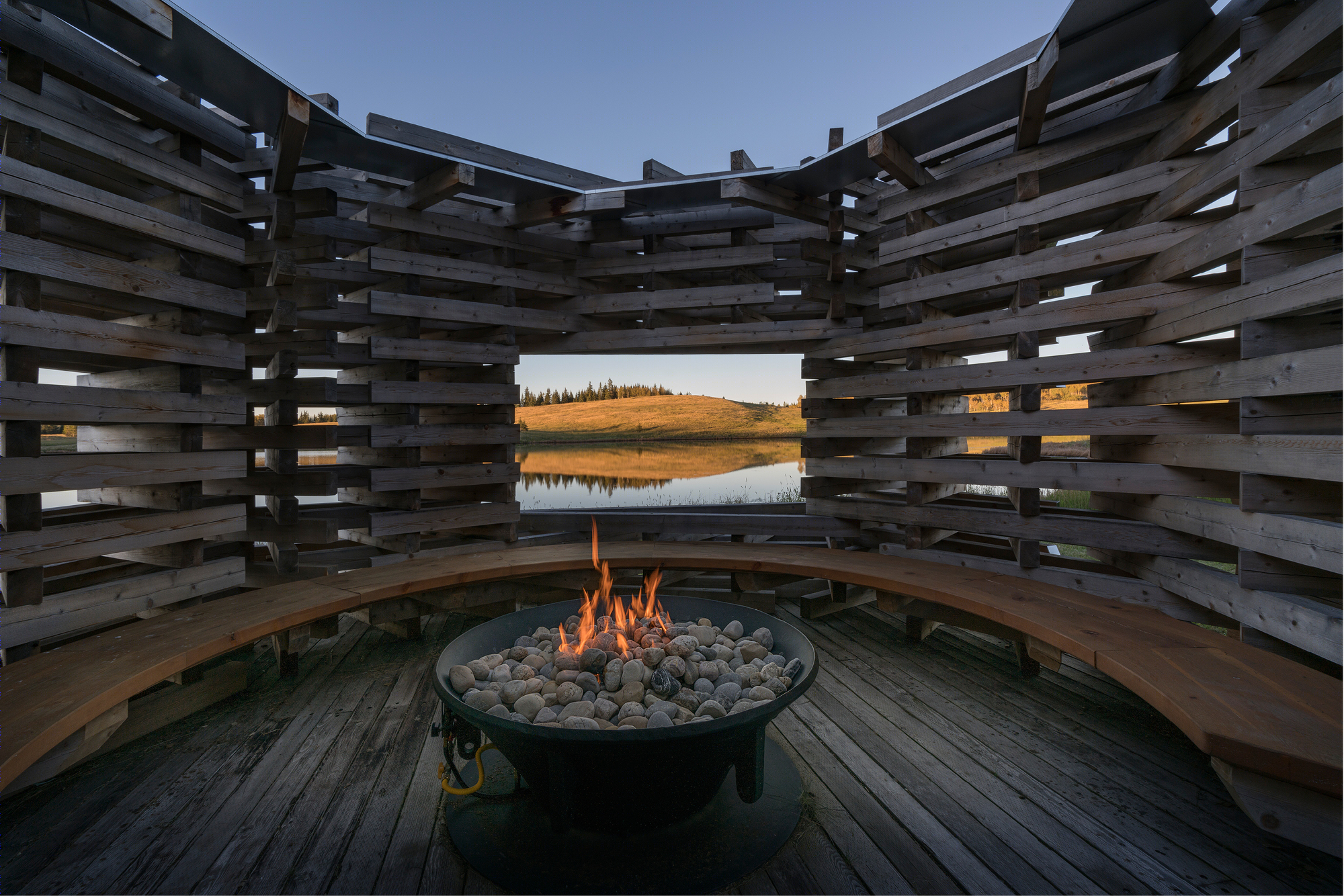Carraig Ridge Fireplace | 旋转木构的时空韵律-12
