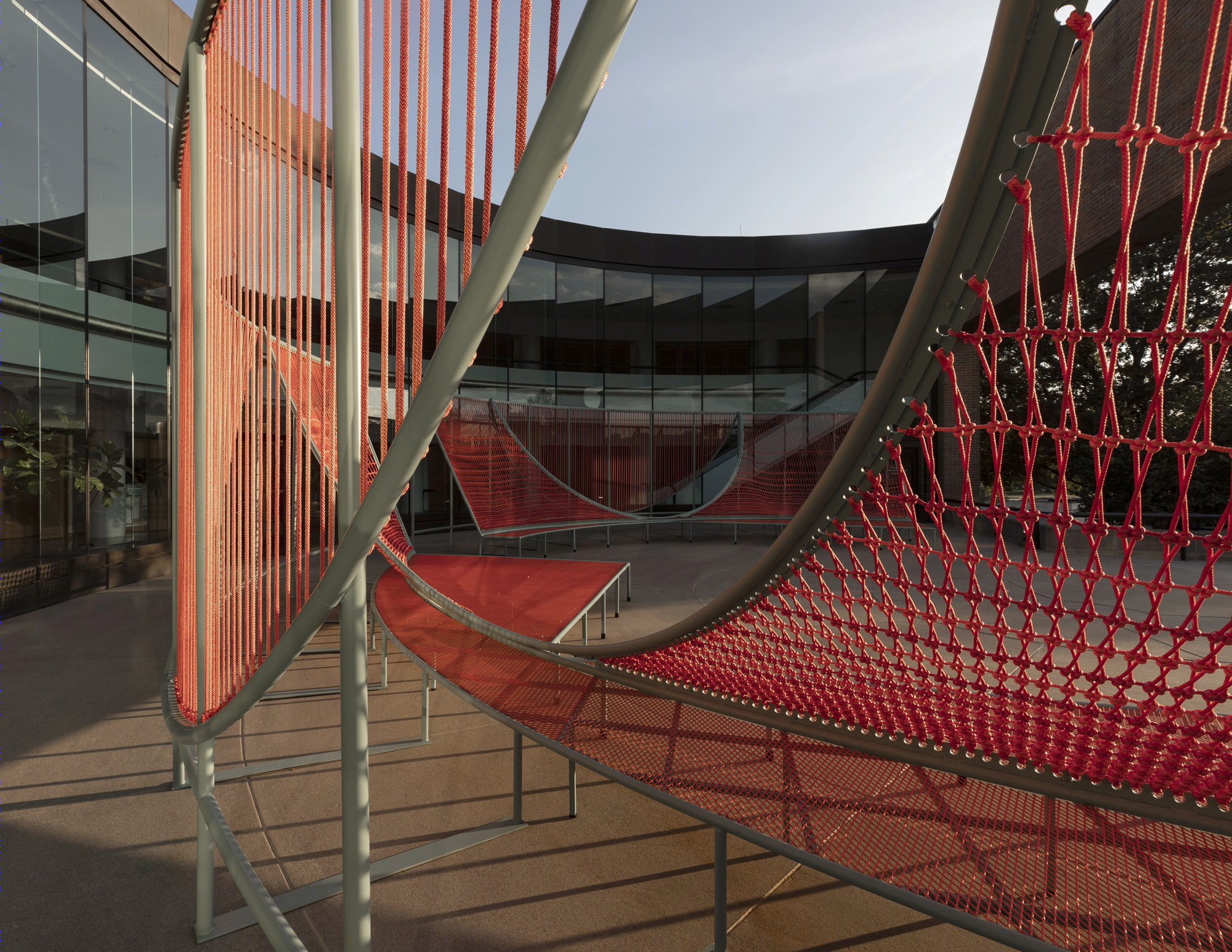 Soft Civic Installation | 激活公共空间的彩色编织结构-7