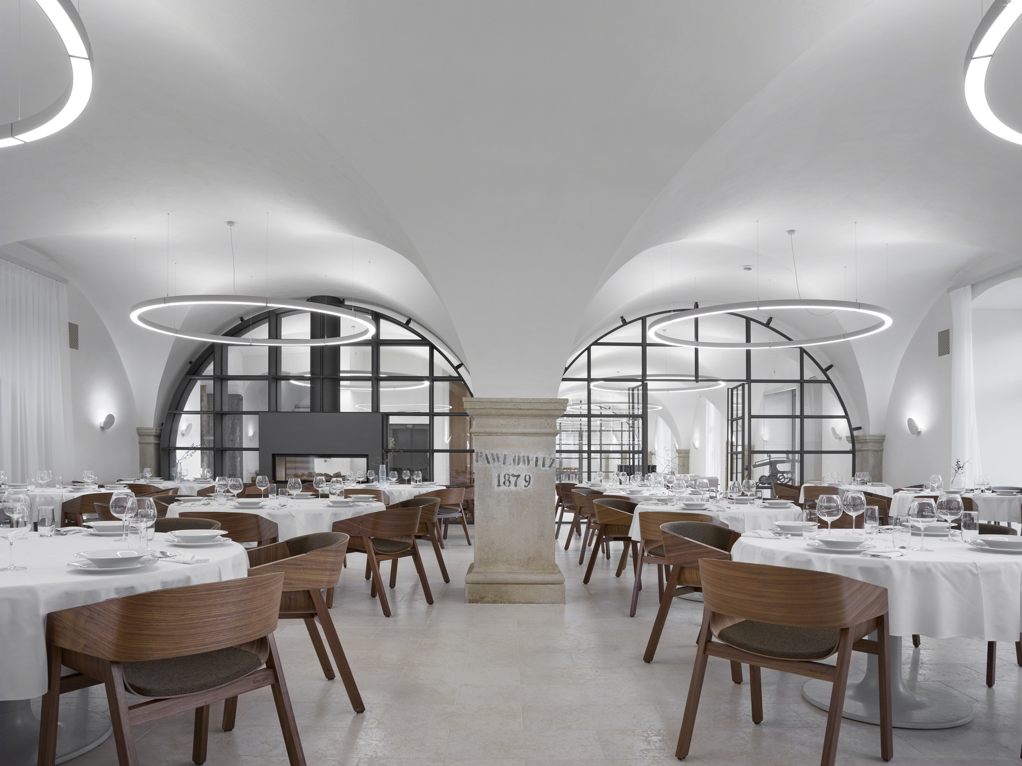 EA Architekti 的 Lotrinský Hotel 设计-18