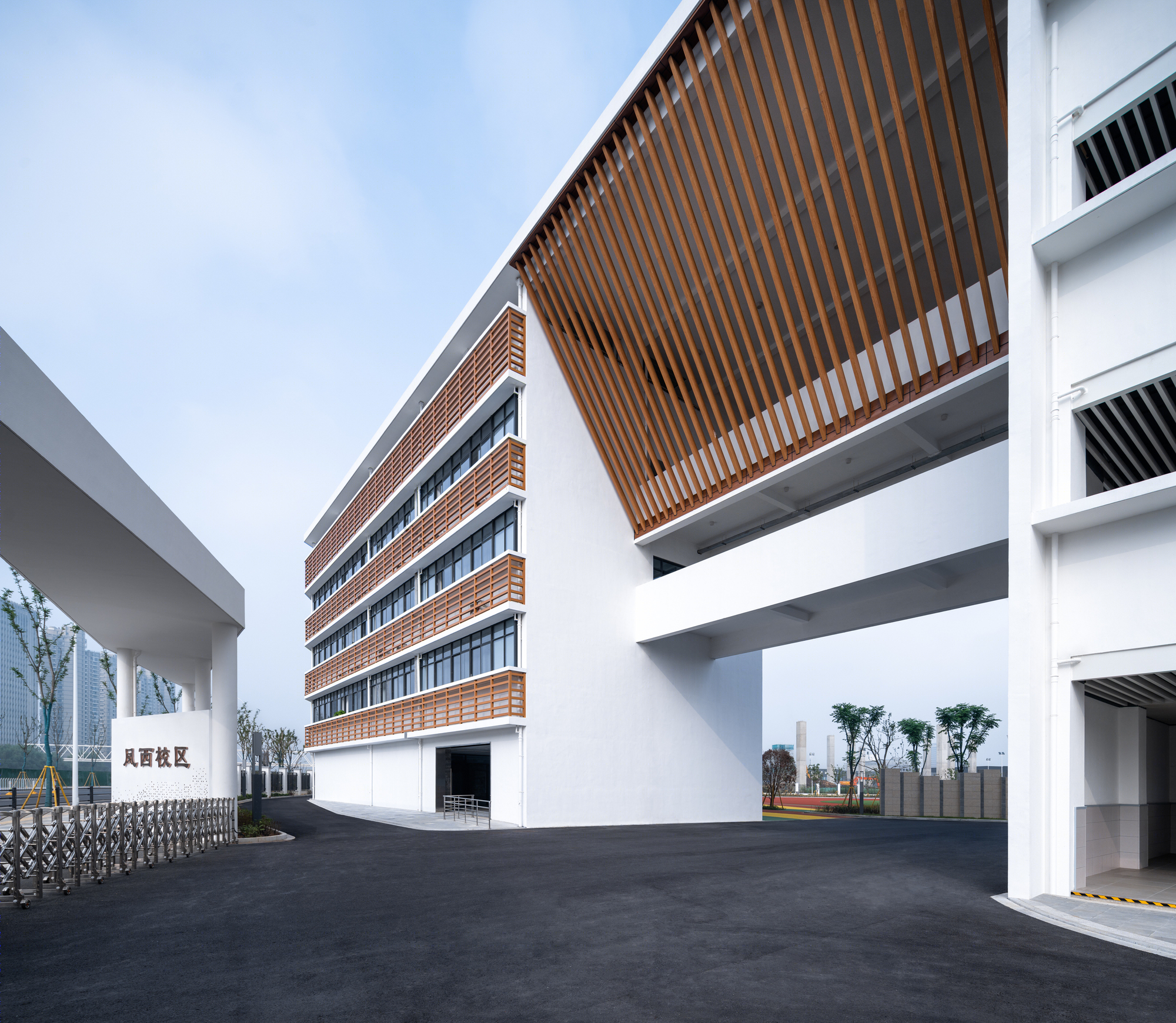 开放与围合交融的校园建筑 · 凤溪小学丨Minax Architects-6