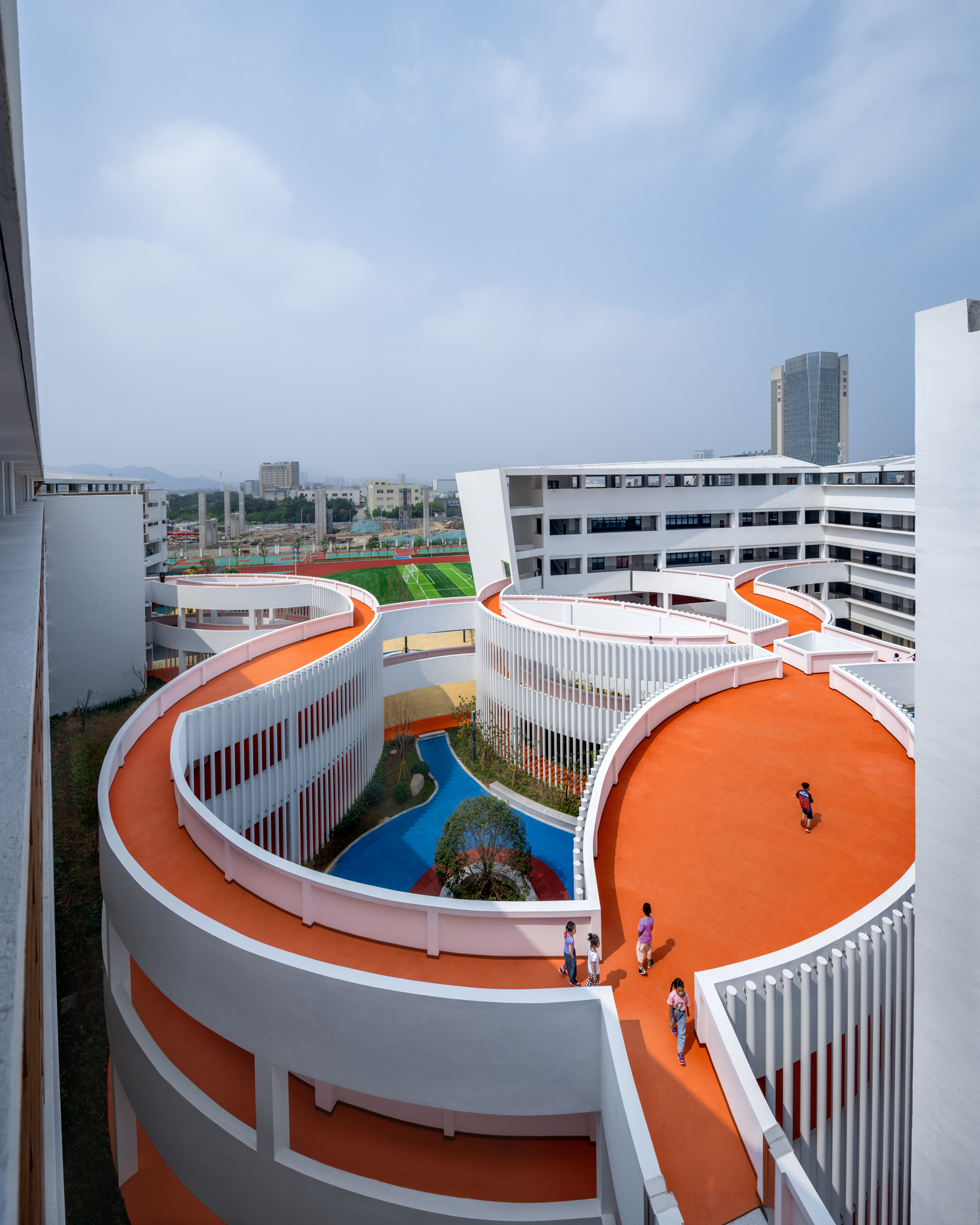 开放与围合交融的校园建筑 · 凤溪小学丨Minax Architects-13