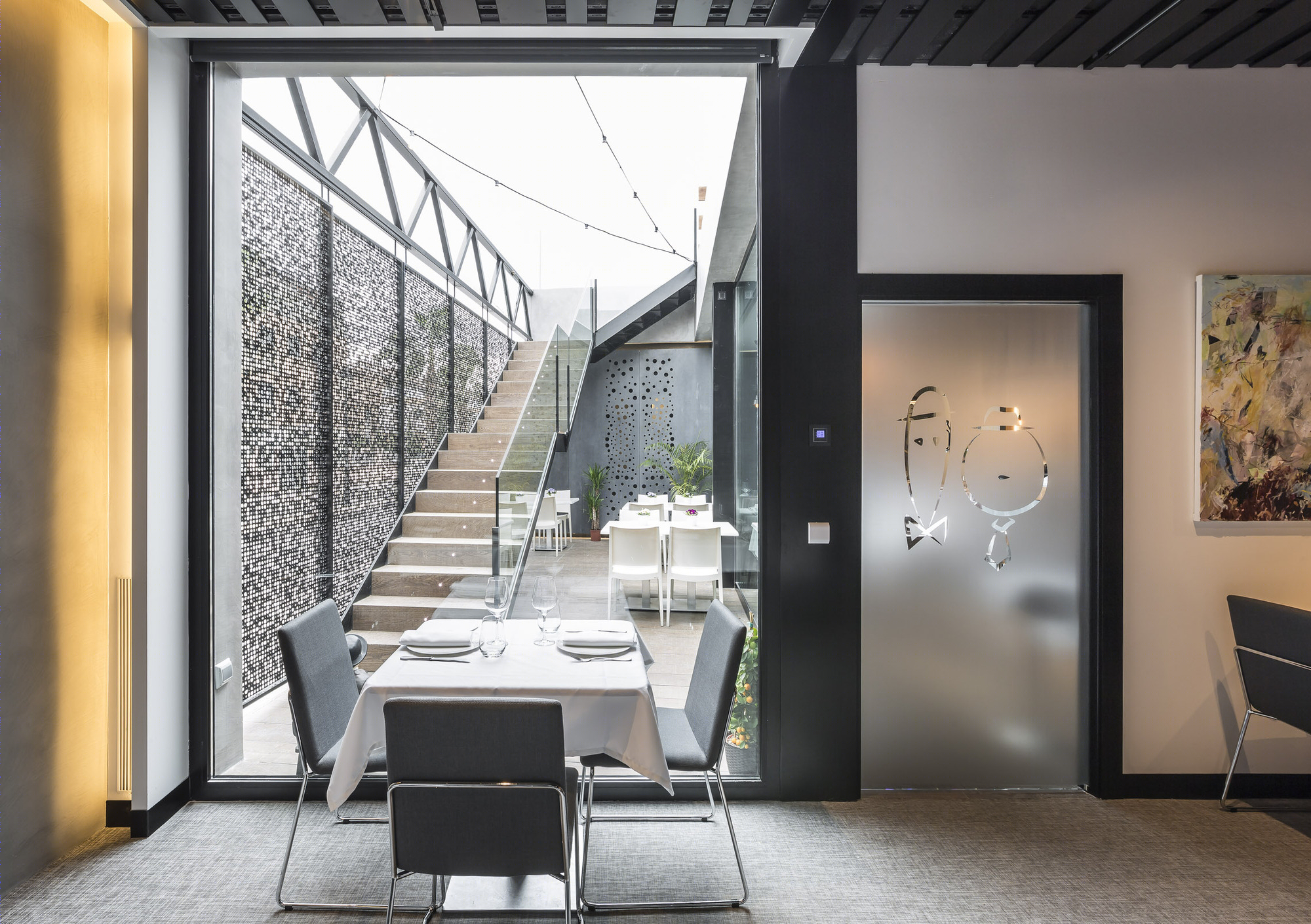 旧屋新生，美食与优雅共融的餐厅设计-9