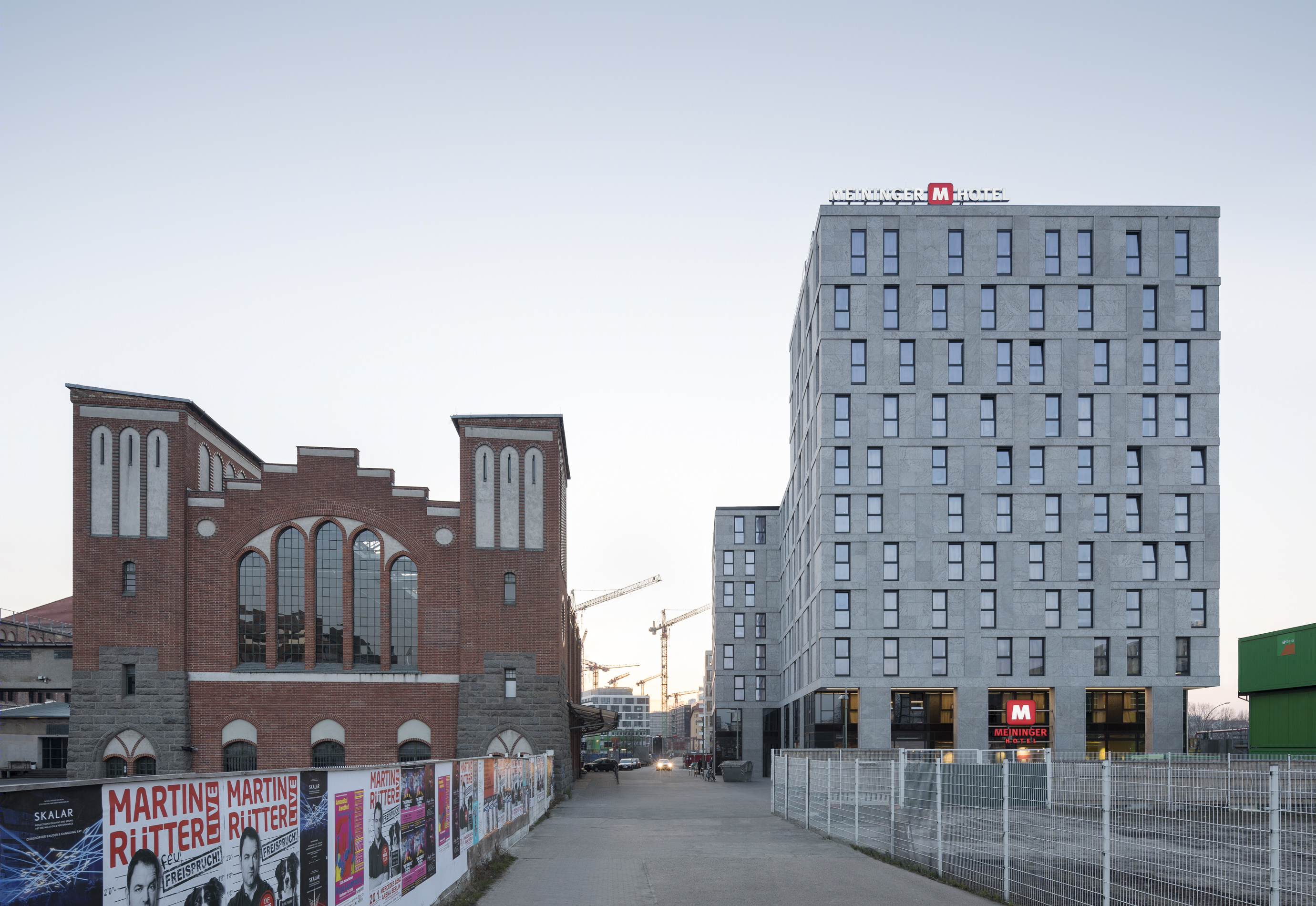 柏林 Postbahnhof 梅宁格酒店丨德国柏林丨Tchoban Voss Architekten-0